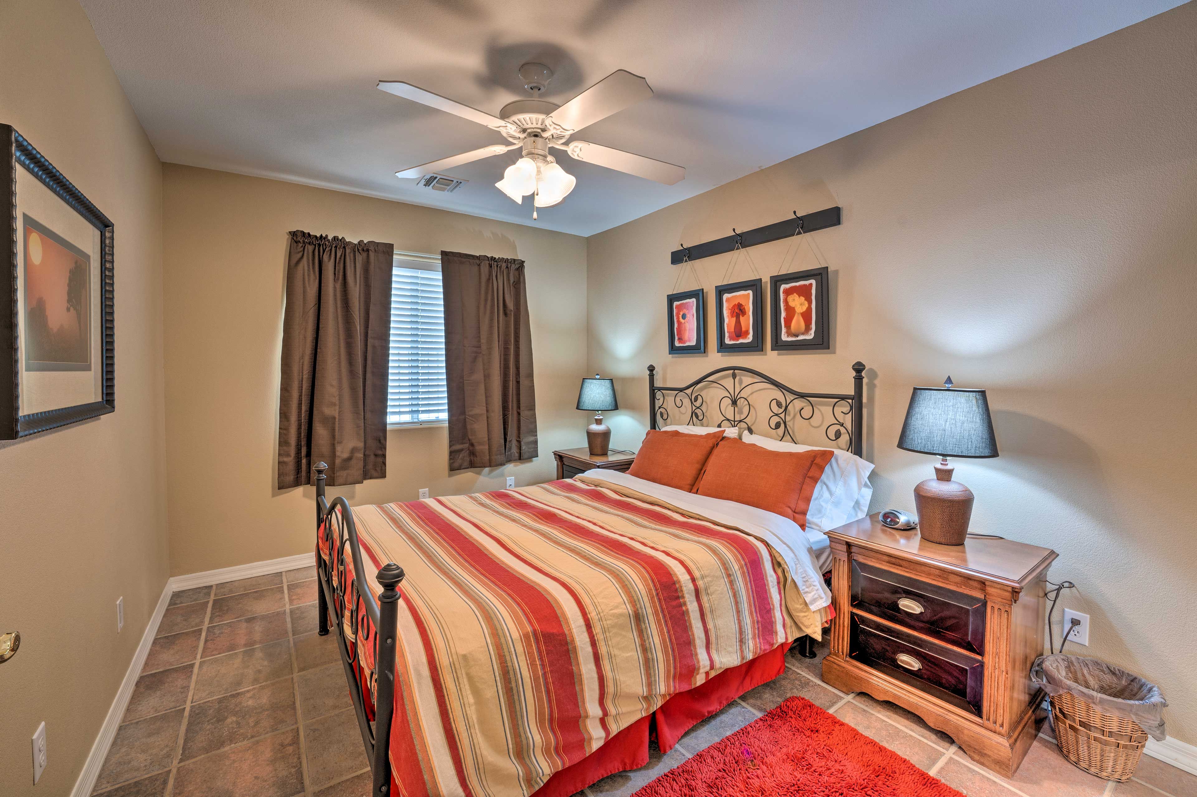 Bedroom 2 | Queen Bed