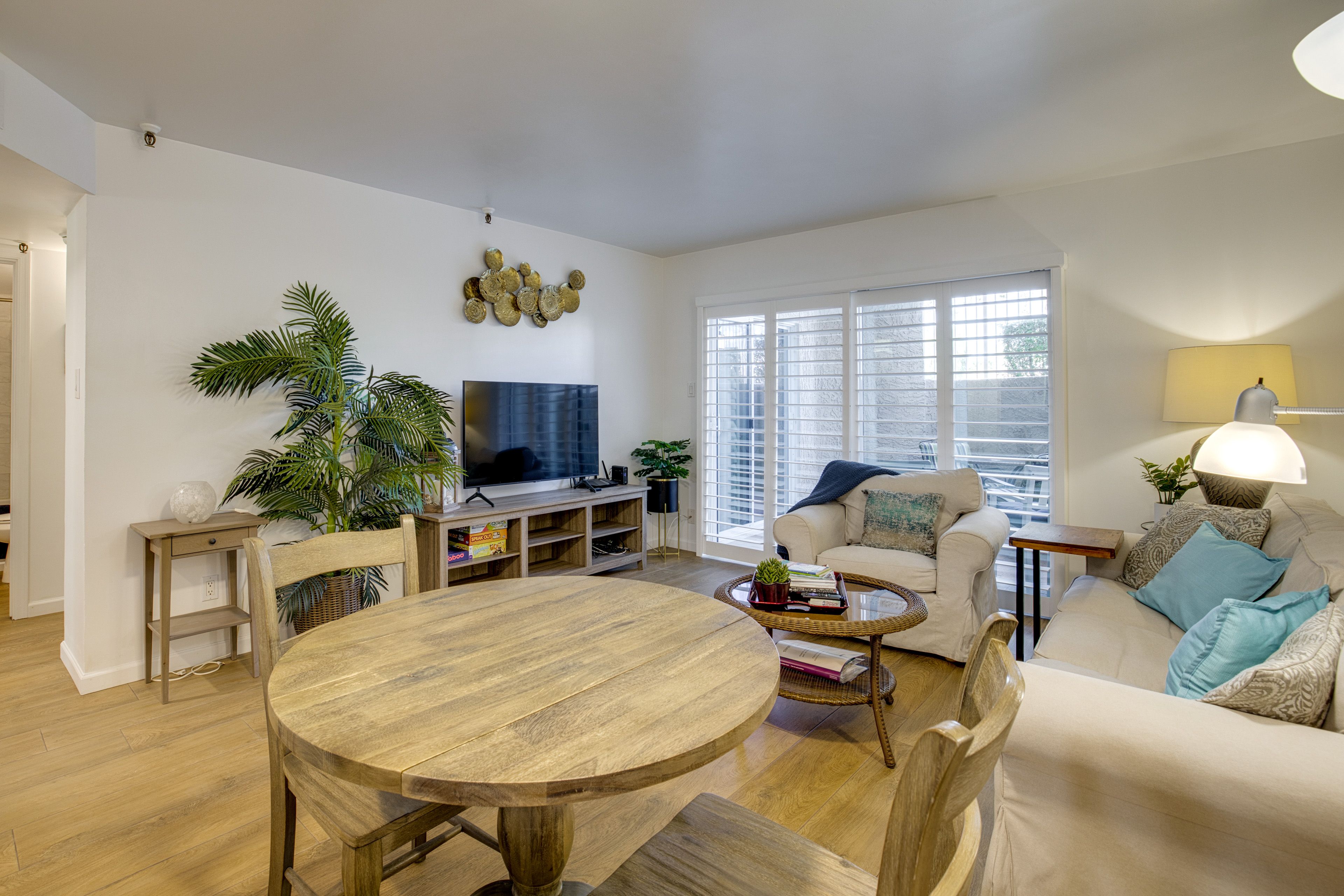Living Room | Smart TV | Central A/C