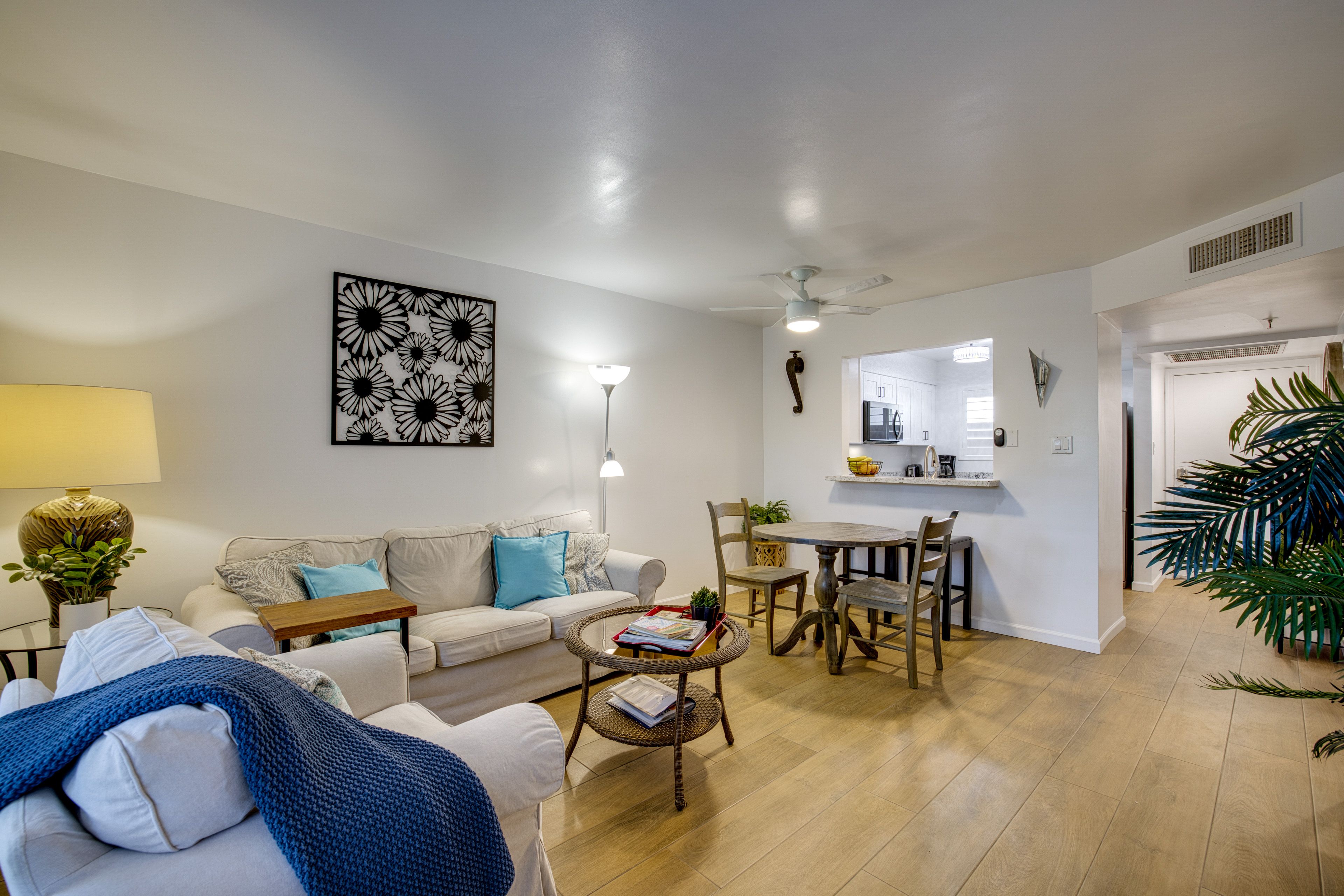 Living Room | Dining Table | Breakfast Bar