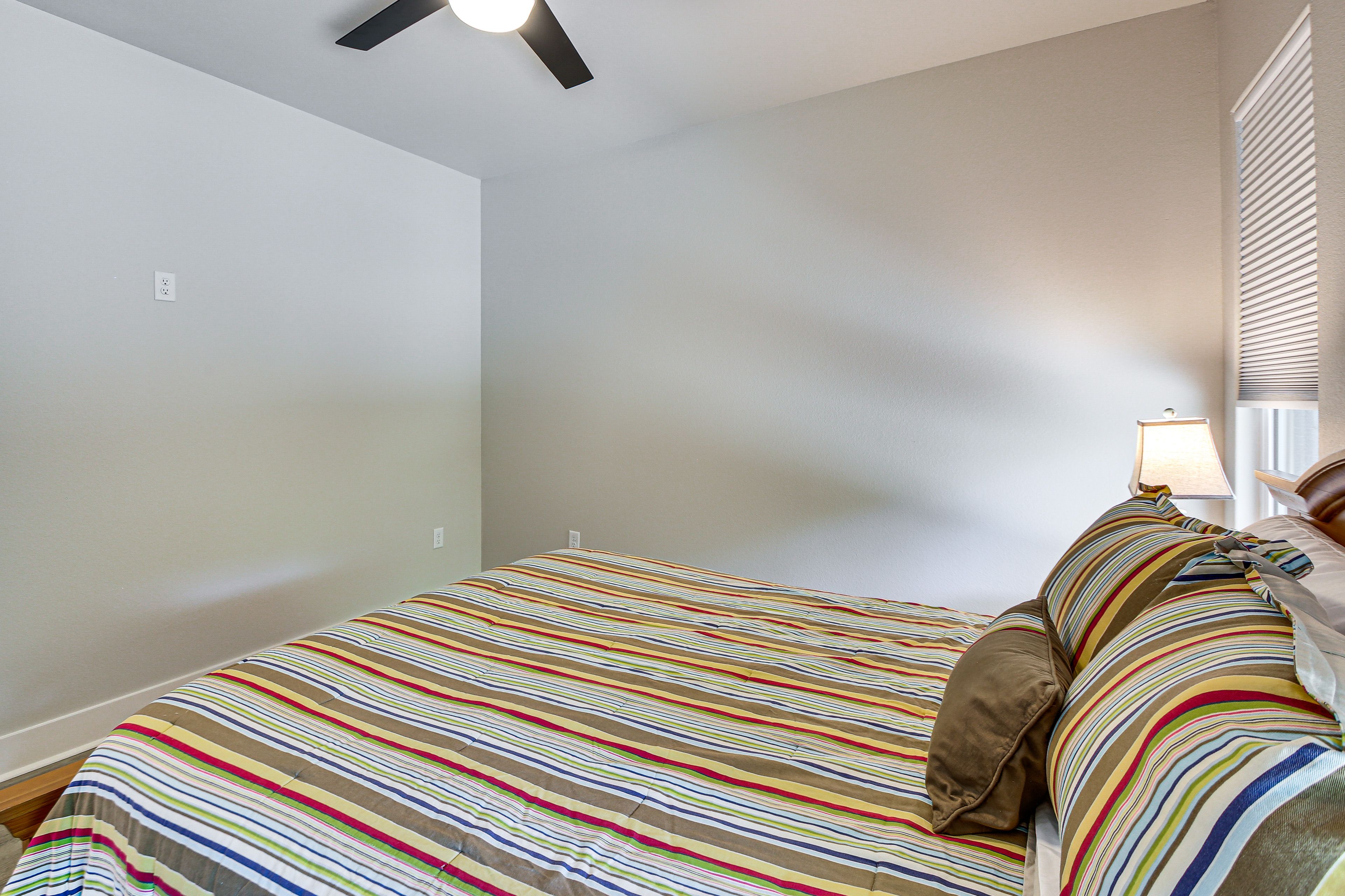 Bedroom 2 | Queen Bed