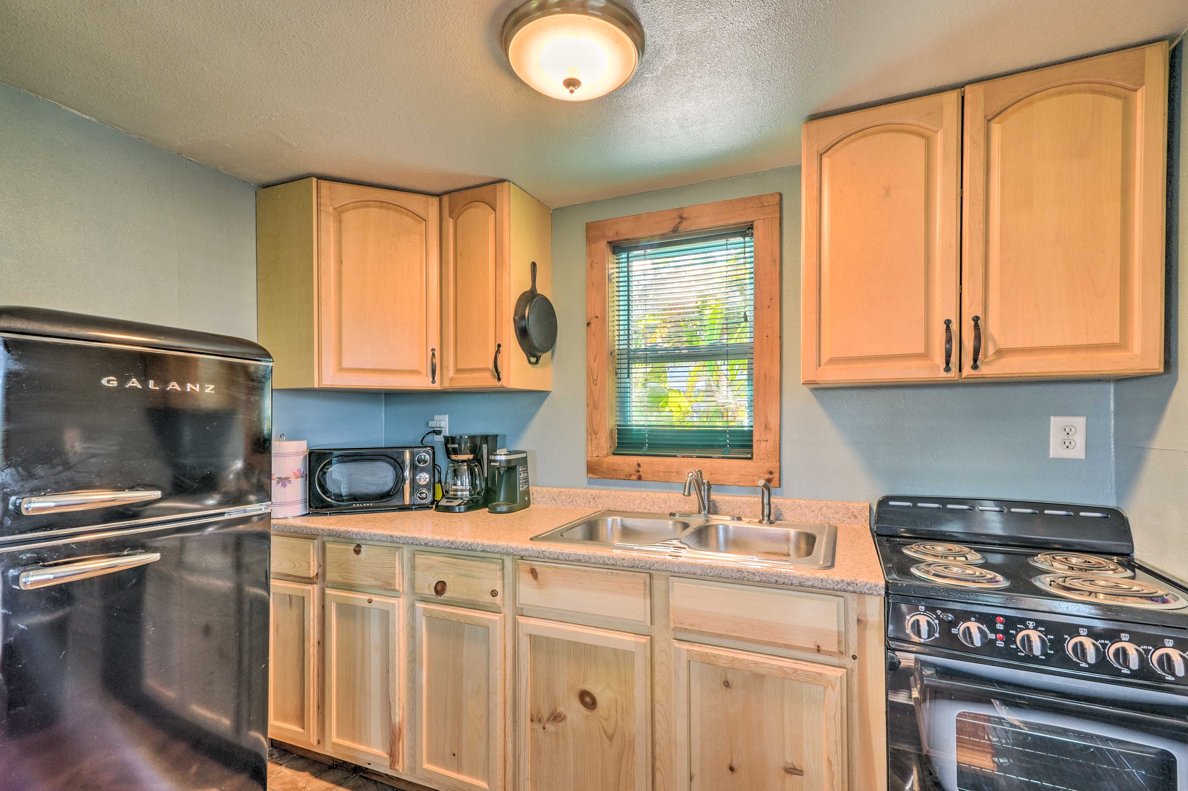 Kitchen | Dishware/Flatware