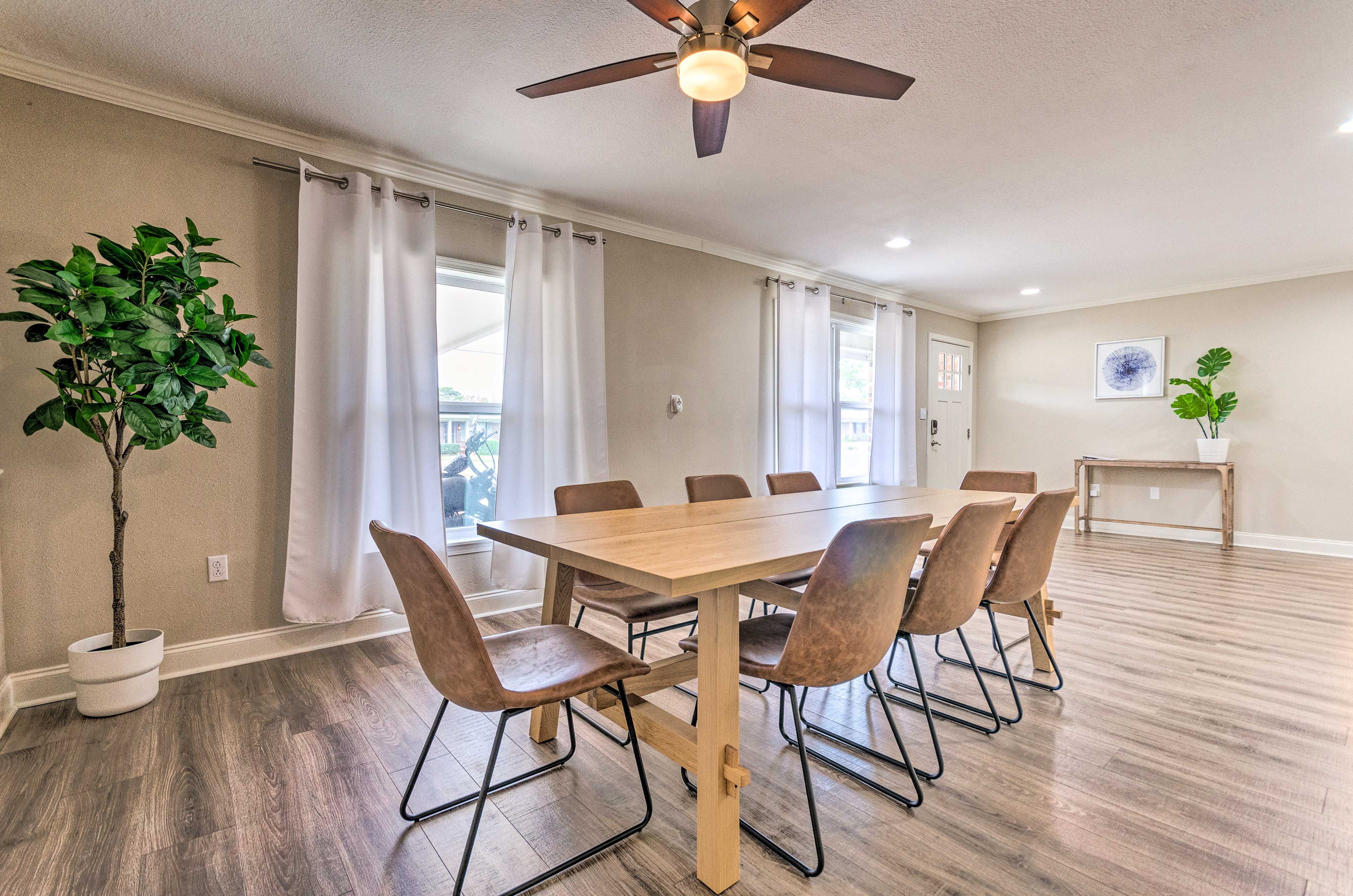 Dining Area | Keyless Entry | Free WiFi