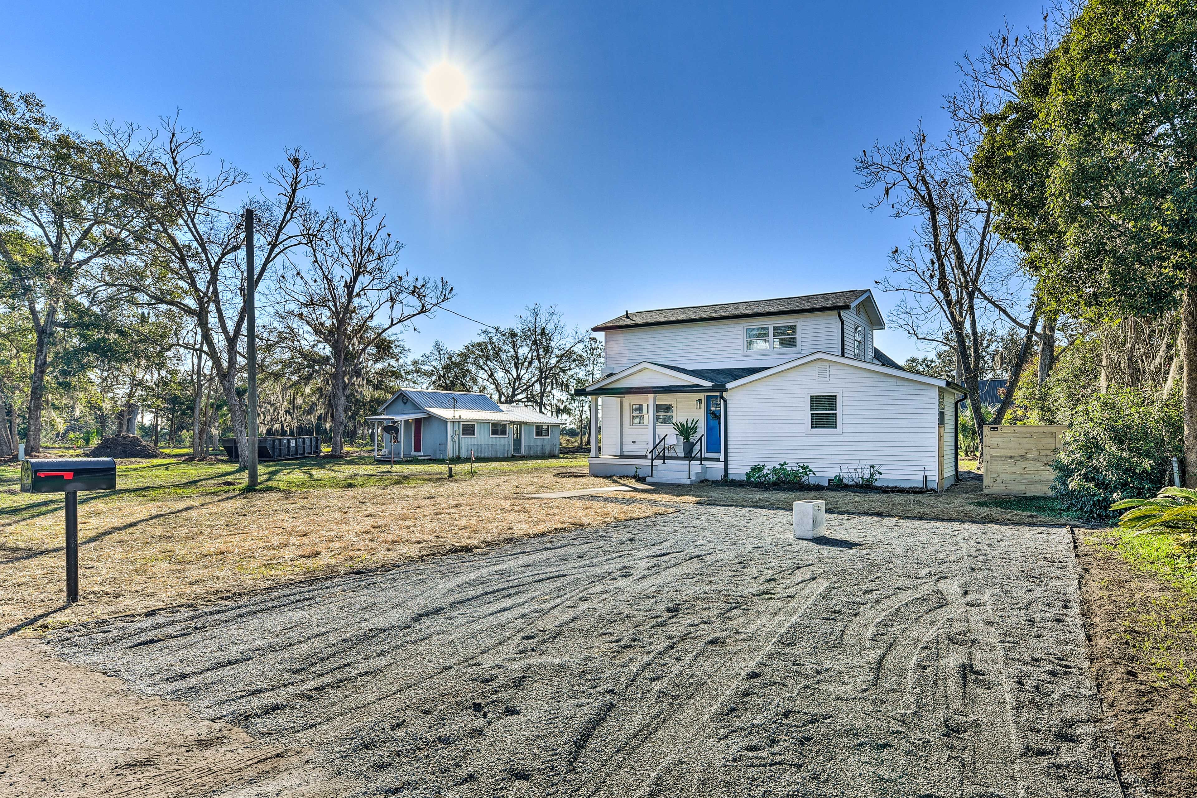 Parking | Driveway (4 Vehicles) | Free Street Parking