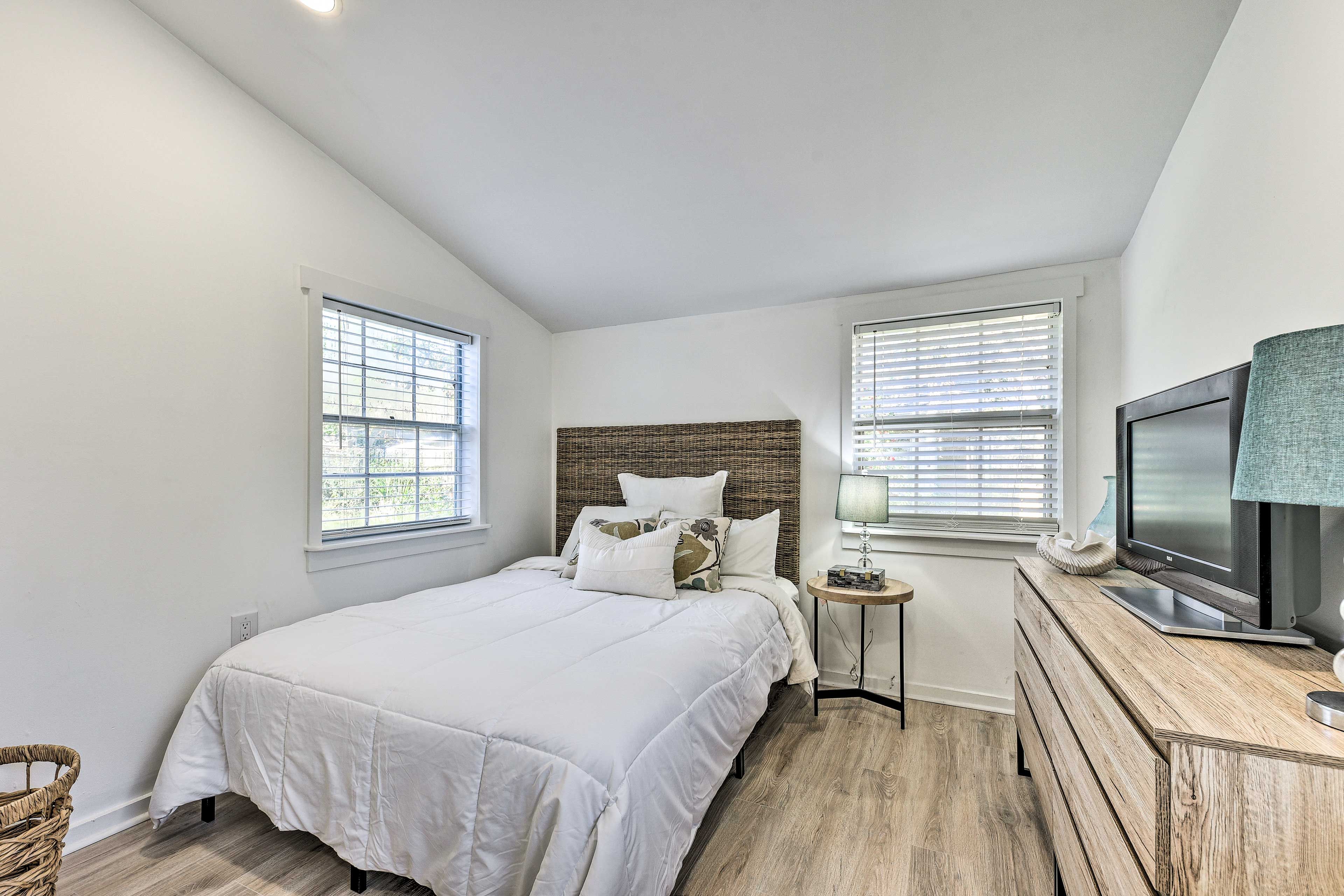 Bedroom 2 | Queen Bed