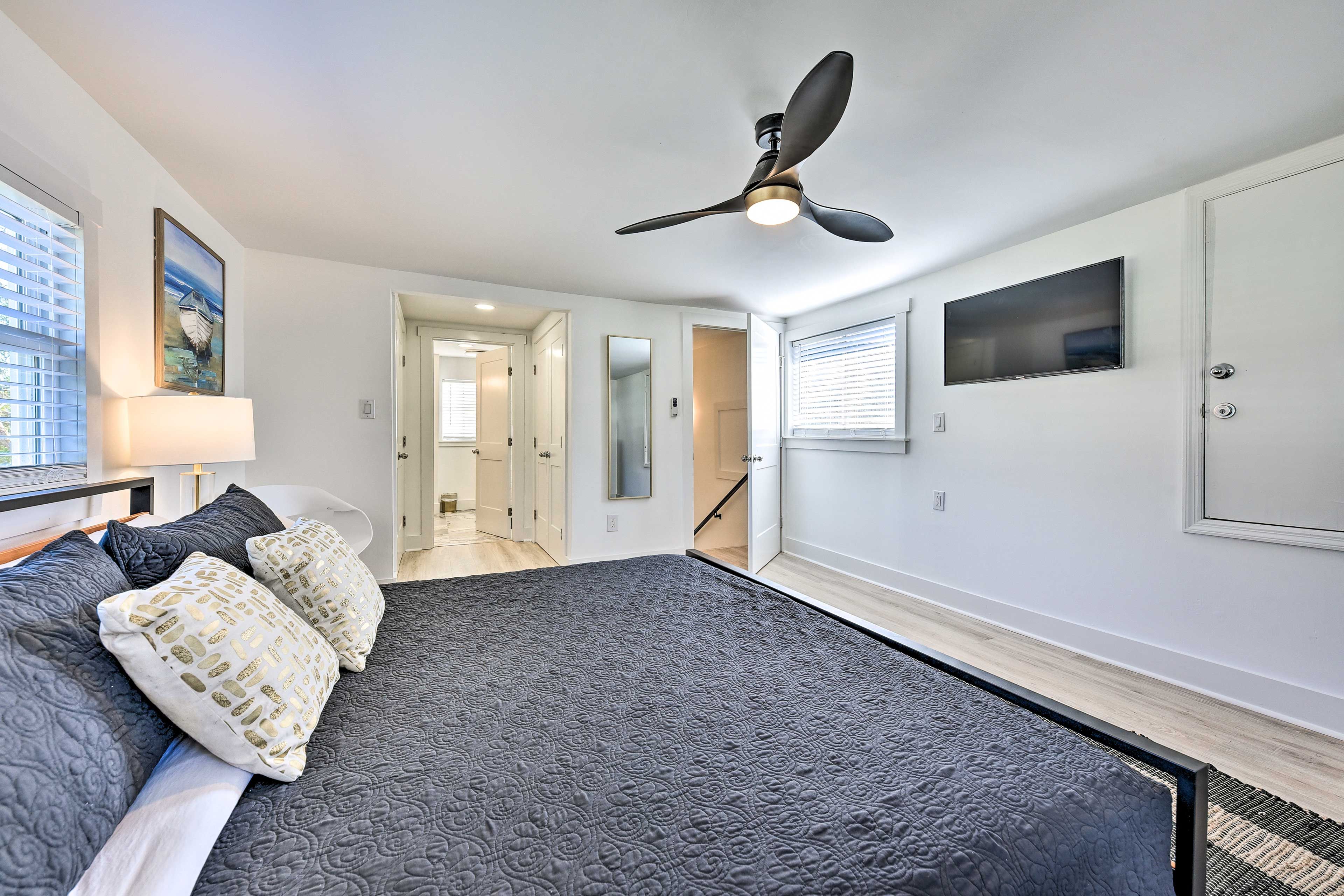 Bedroom 1 | Smart TV