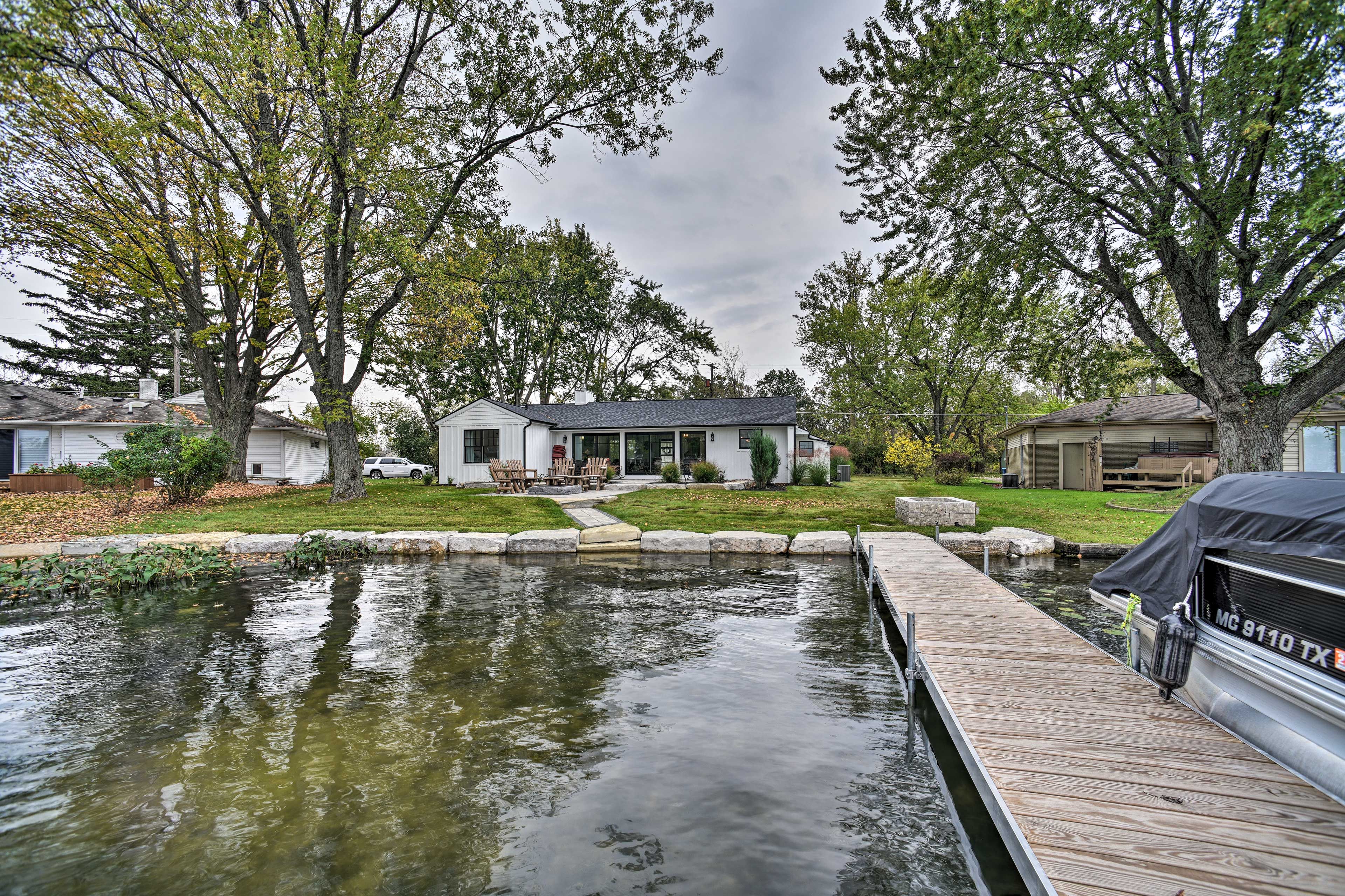 Private Yard | Lake Access