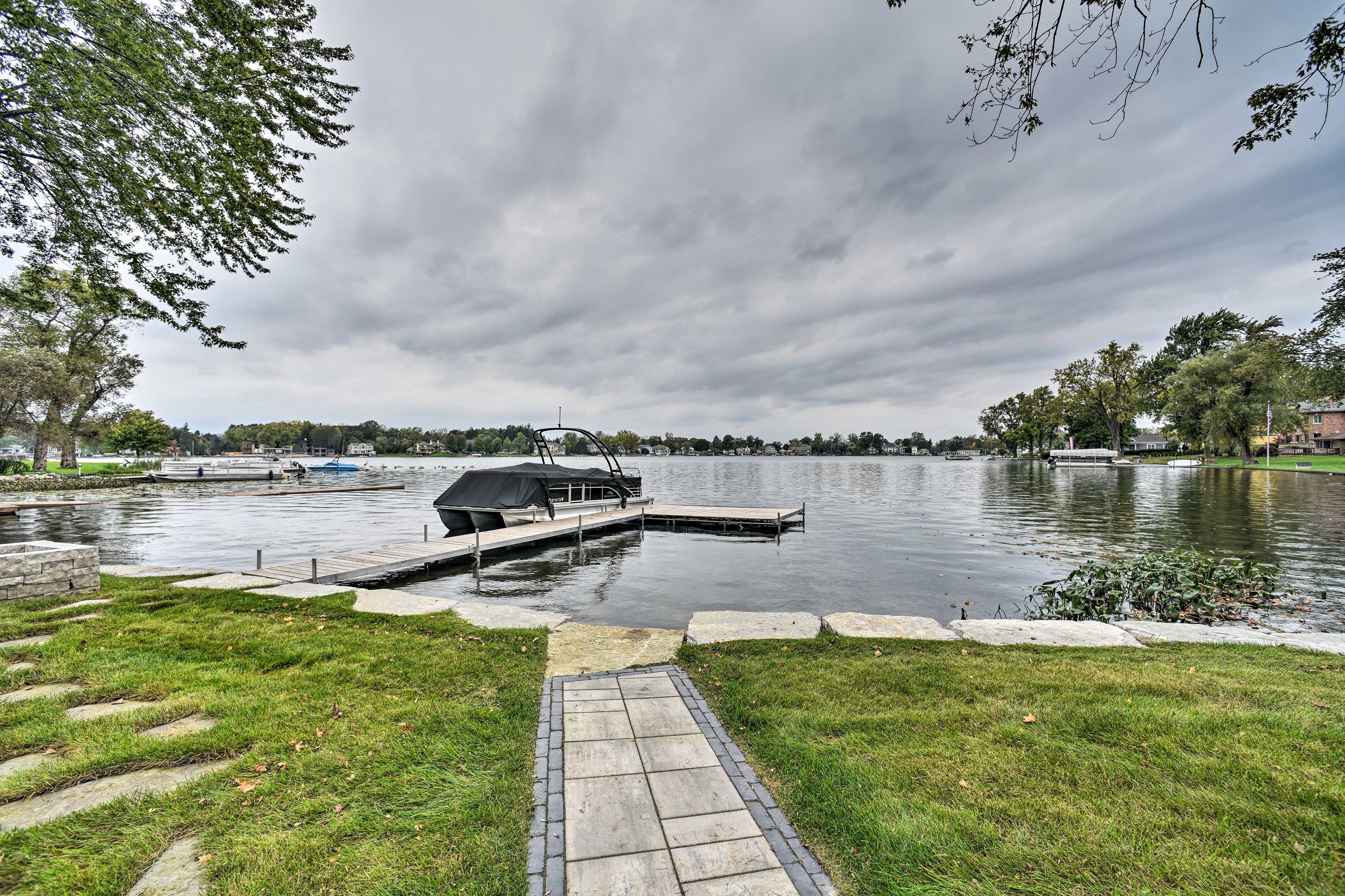 Private Backyard | Dock & Lake Access