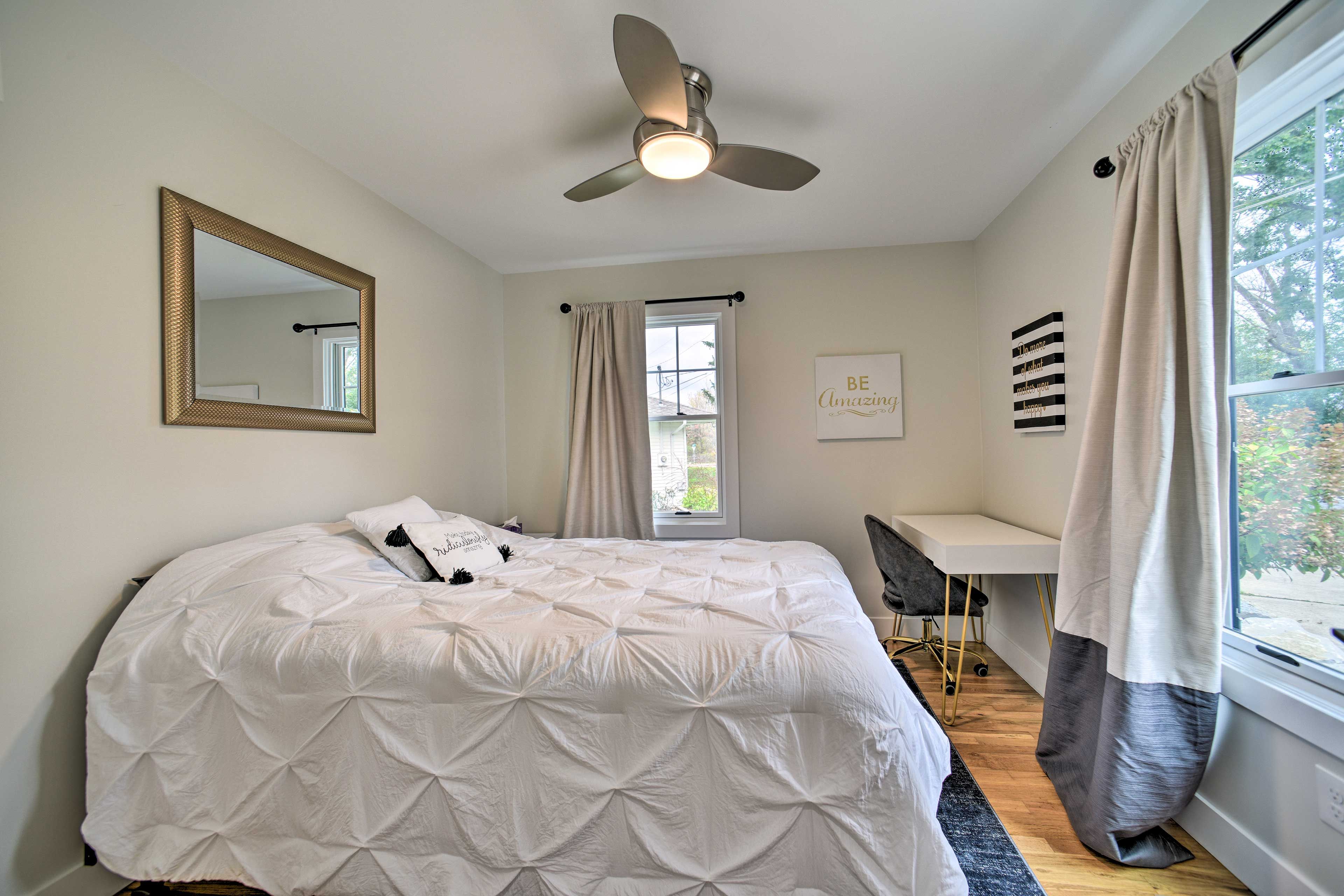 Bedroom 2 | Queen Bed | Desk