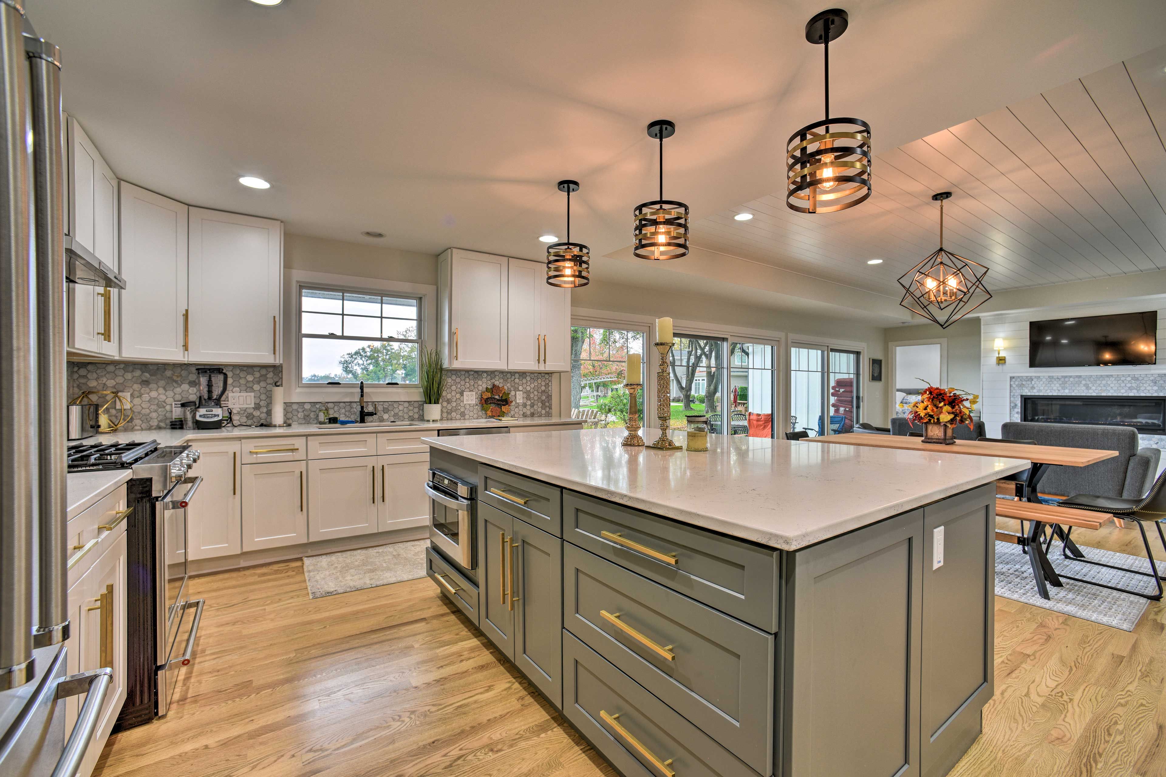 Kitchen | Trash Bags/Paper Towels