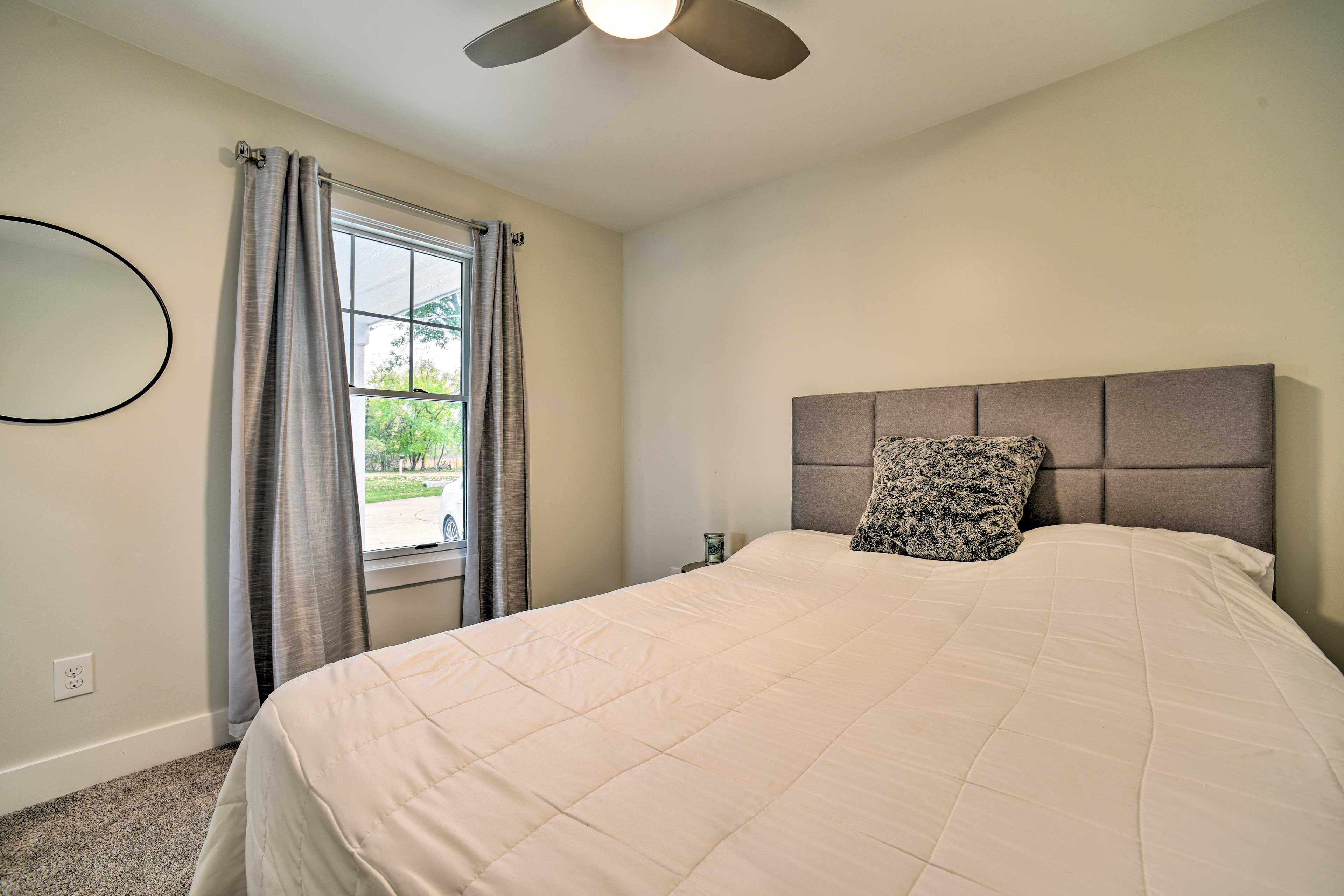 Bedroom 3 | Queen Bed