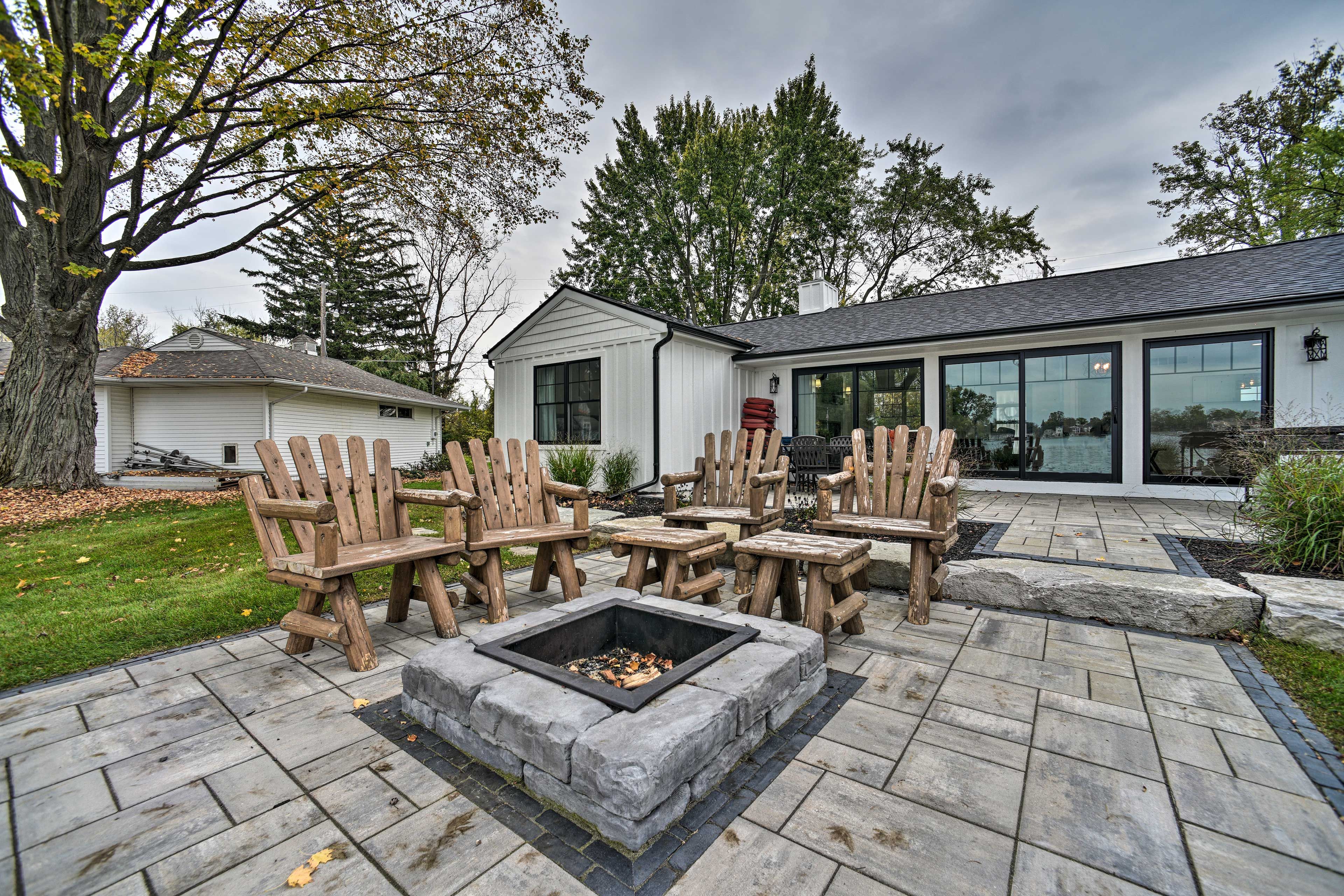 Private Yard | Seating Area | Fire Pit (Wood Not Provided)