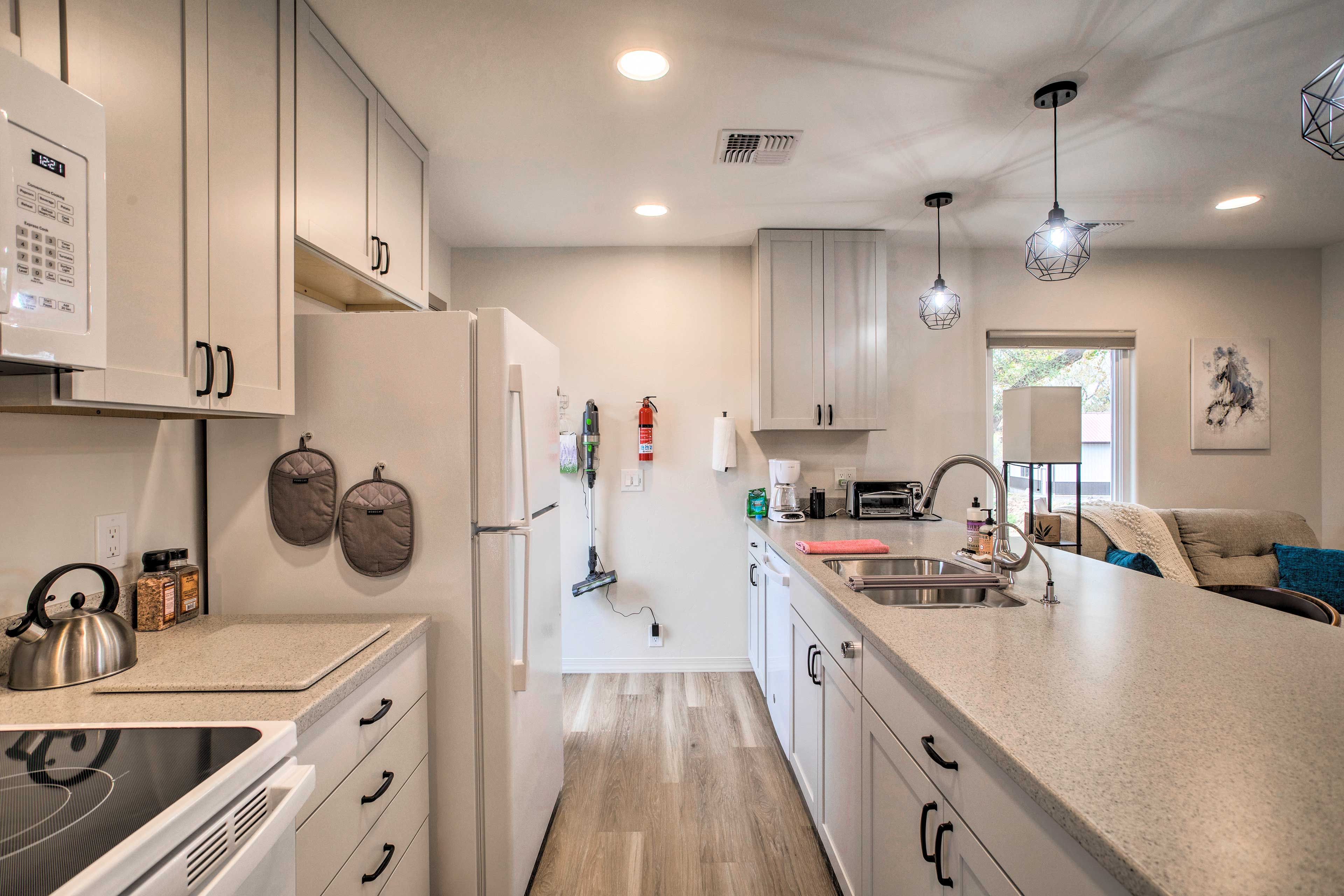 Fully Equipped Kitchen | Pots & Pans