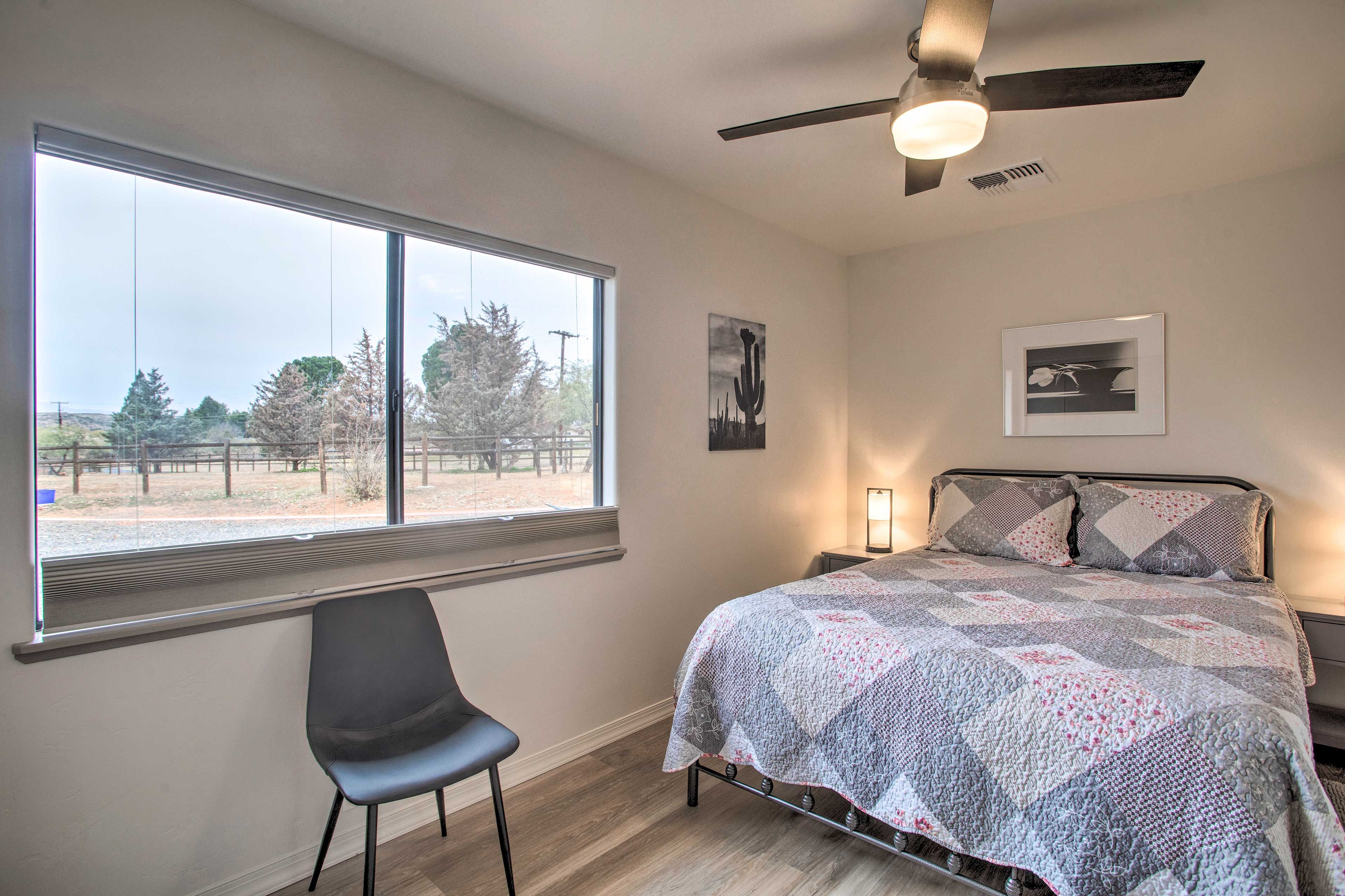 Bedroom 1 | Queen Bed