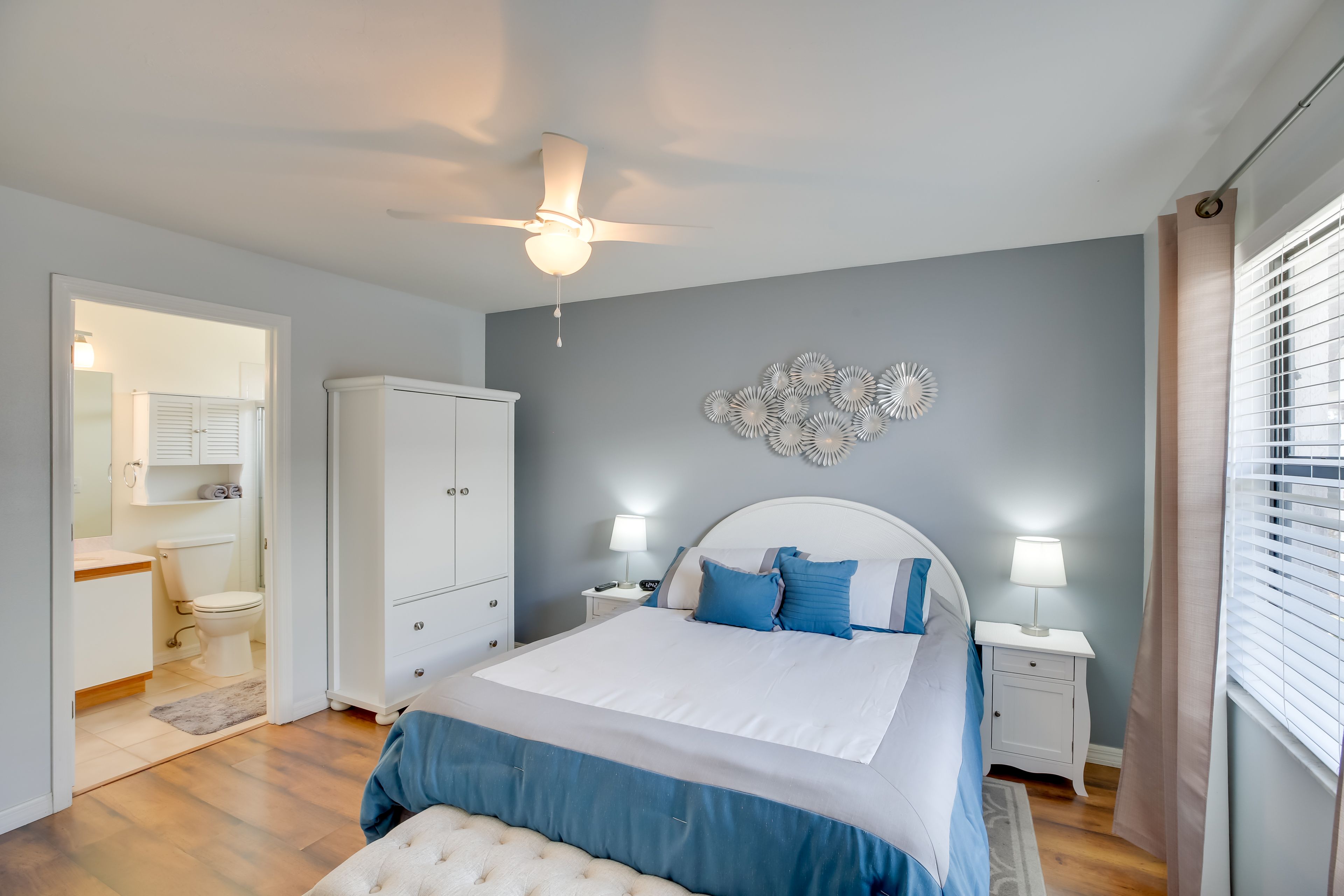 Bedroom 2 | Queen Bed