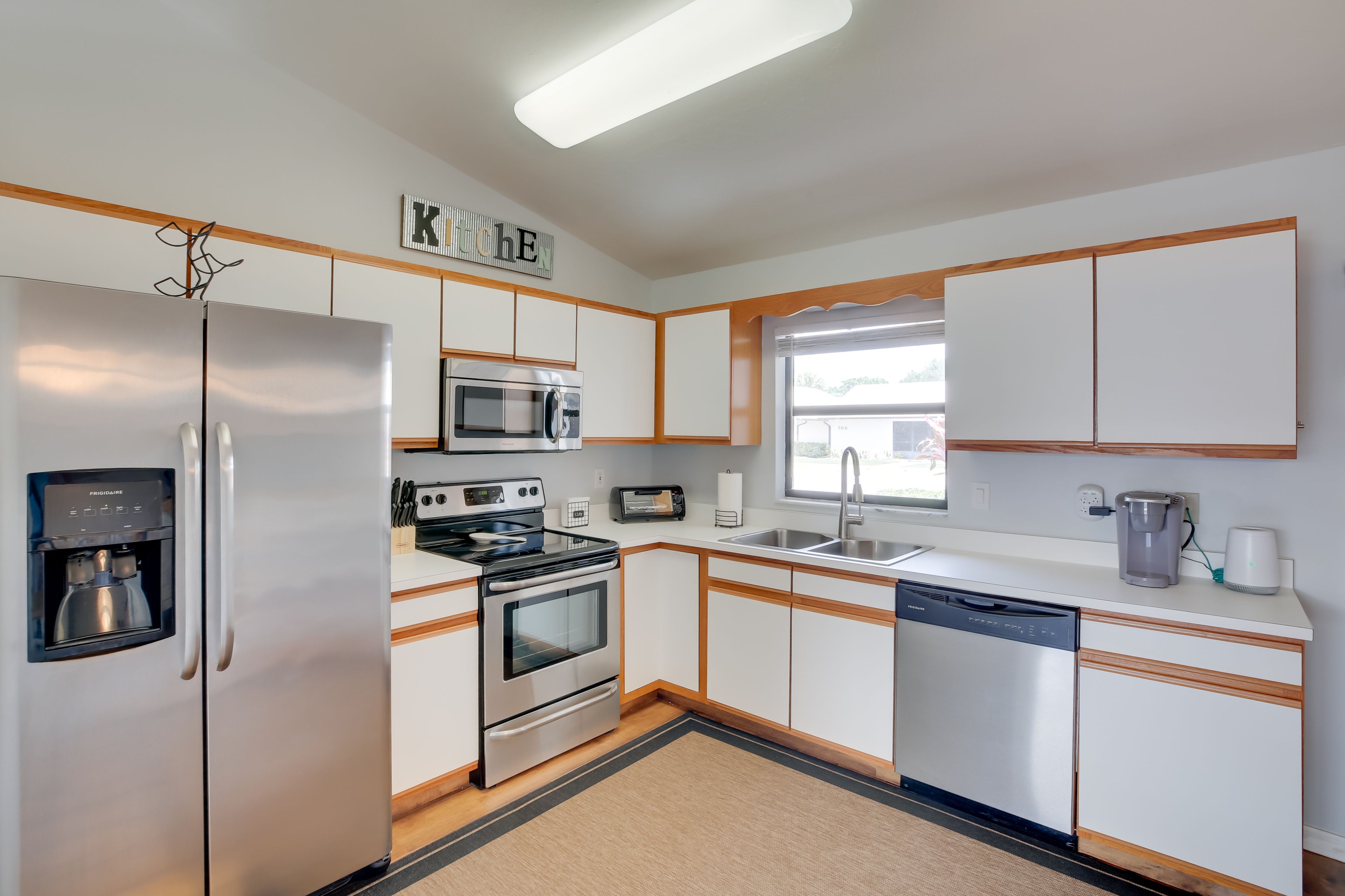 Kitchen | Fully Equipped w/ Cooking Basics | Crockpot