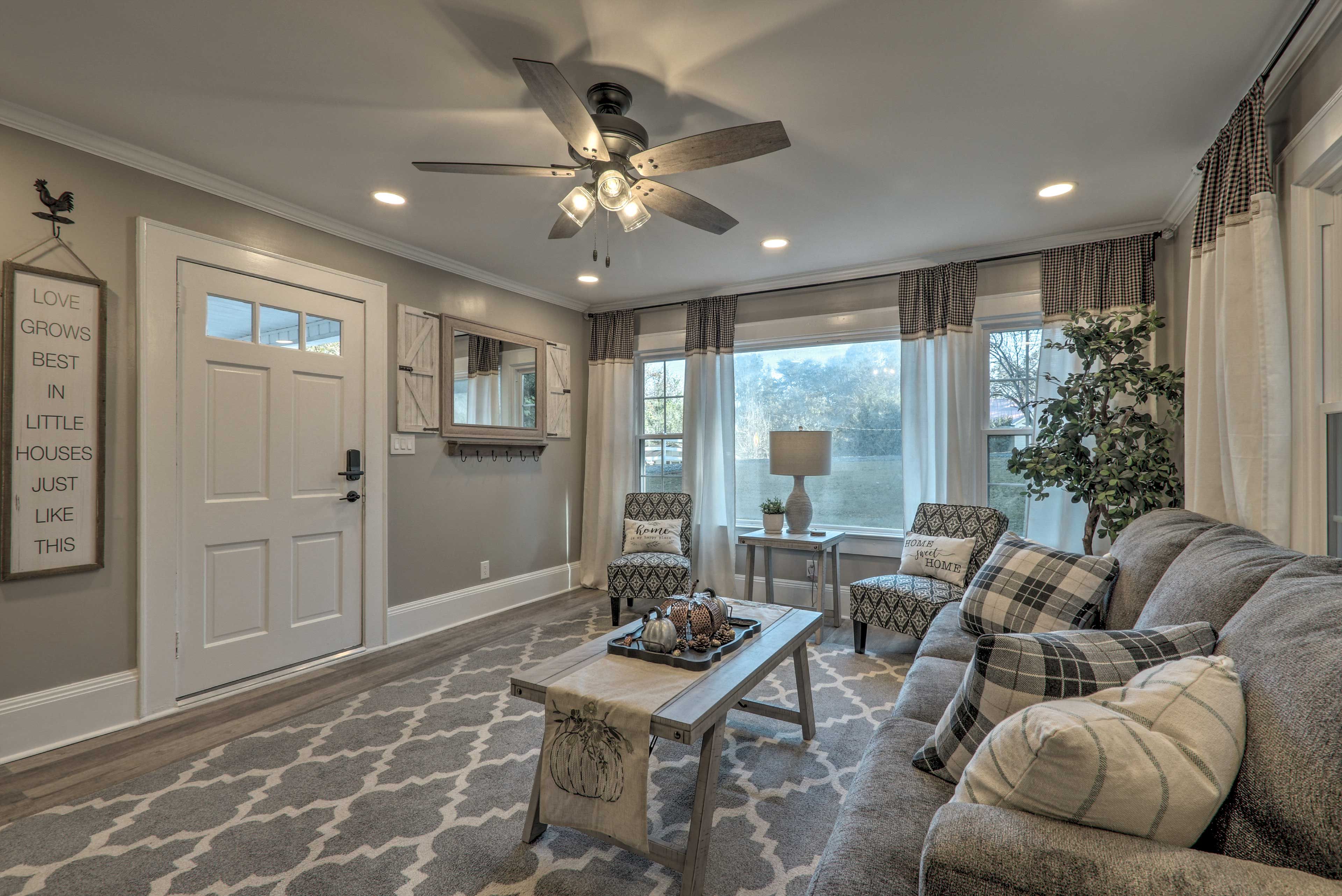 Living Room | Fireplace
