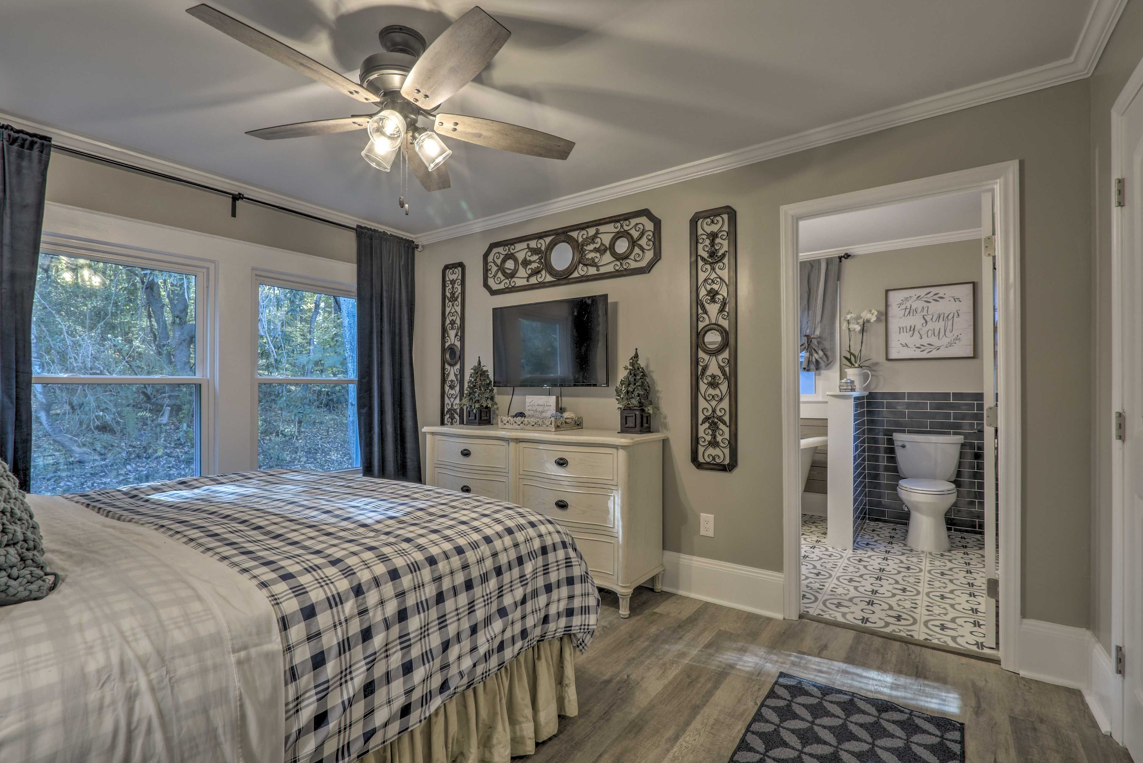 Bedroom 1 | Smart TV | En-Suite Bathroom