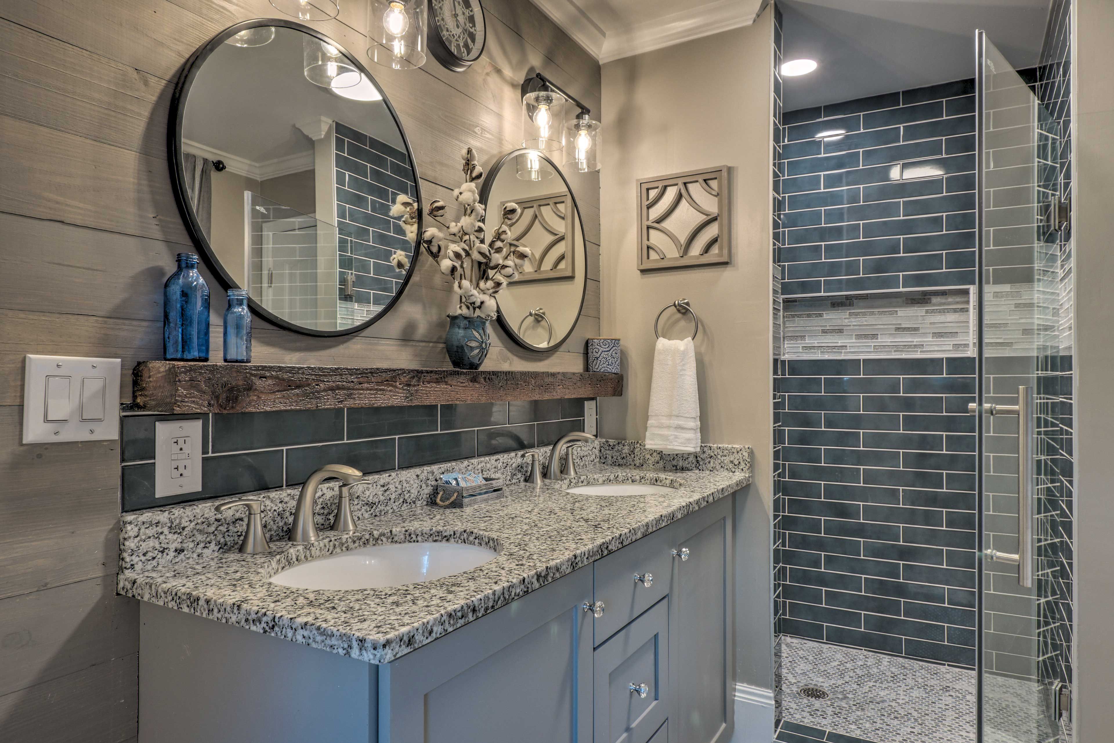 En-Suite Bathroom | Towels Provided | Complimentary Toiletries | Hair Dryer