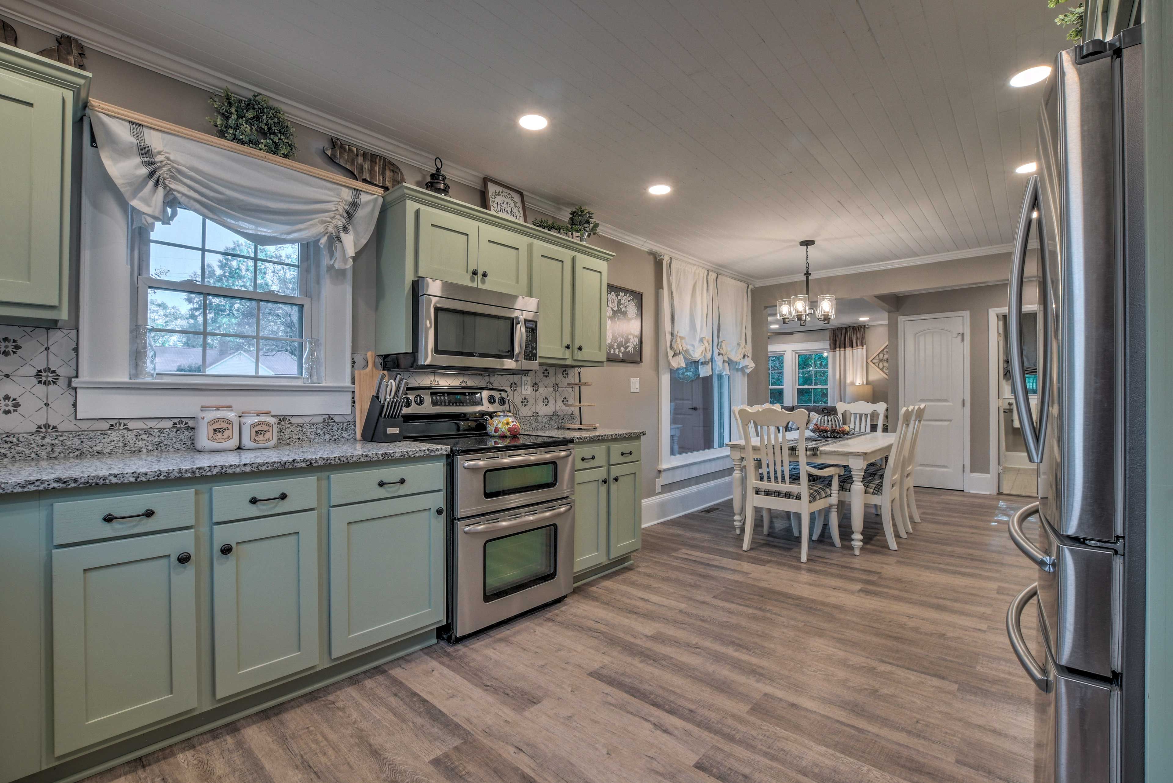 Kitchen | Coffee Maker | Blender | Knife Set | Crock-Pot