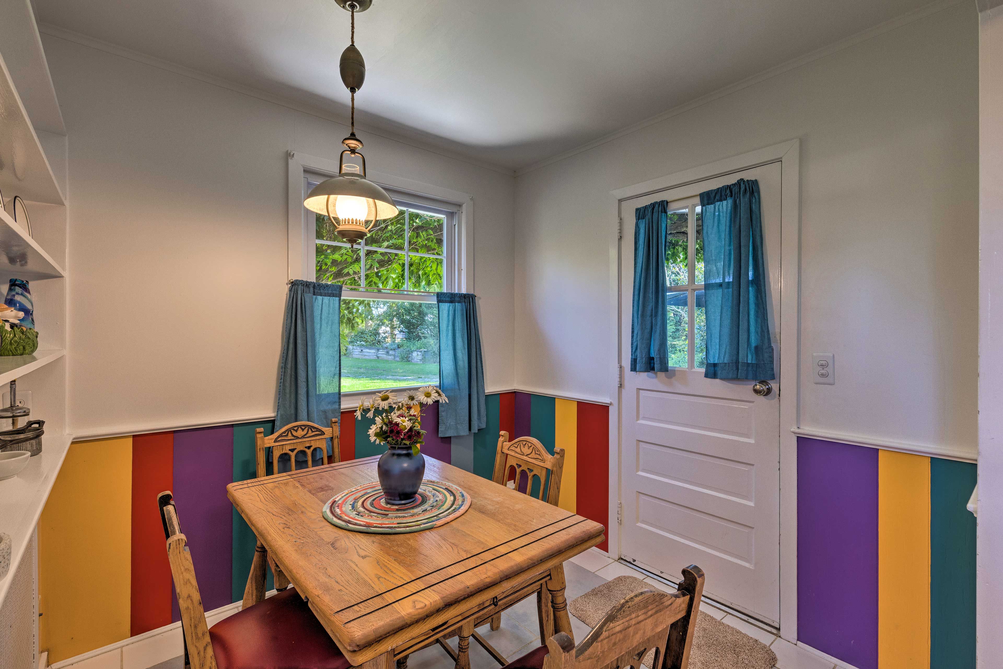 Well-Equipped Kitchen | Dining Nook