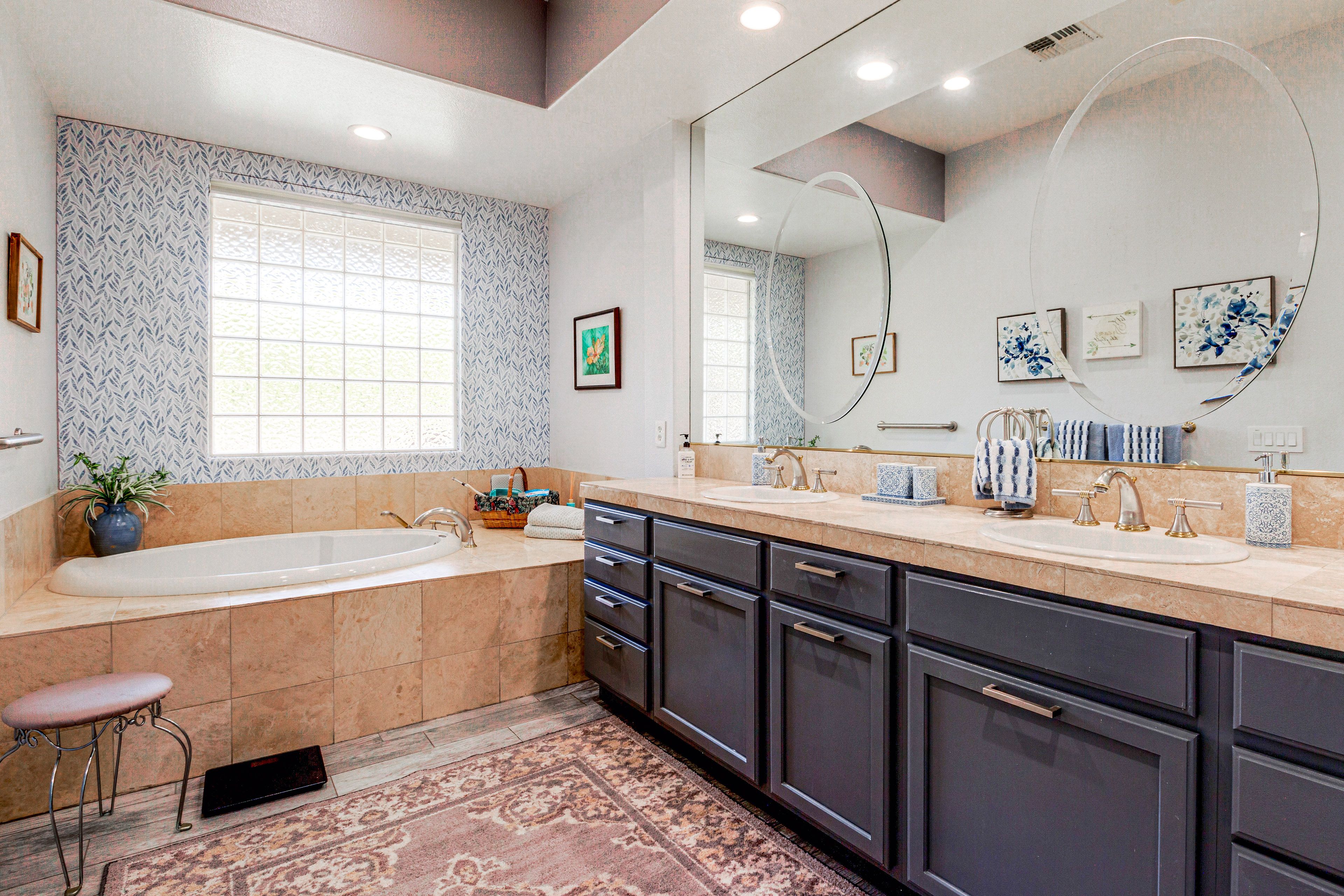 En-Suite Bathroom | Soaking Tub | Shower
