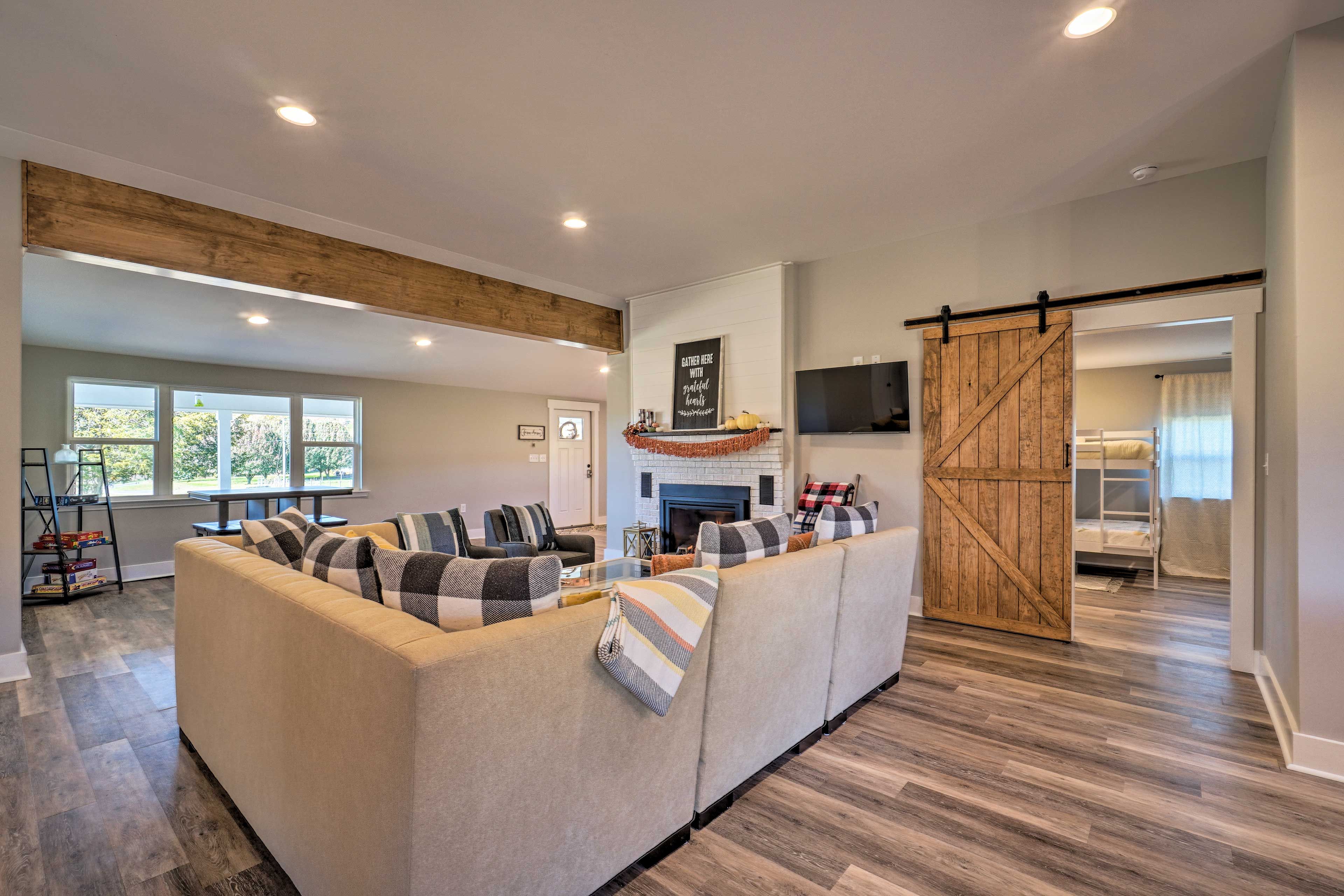 Living Room | Gas Fireplace