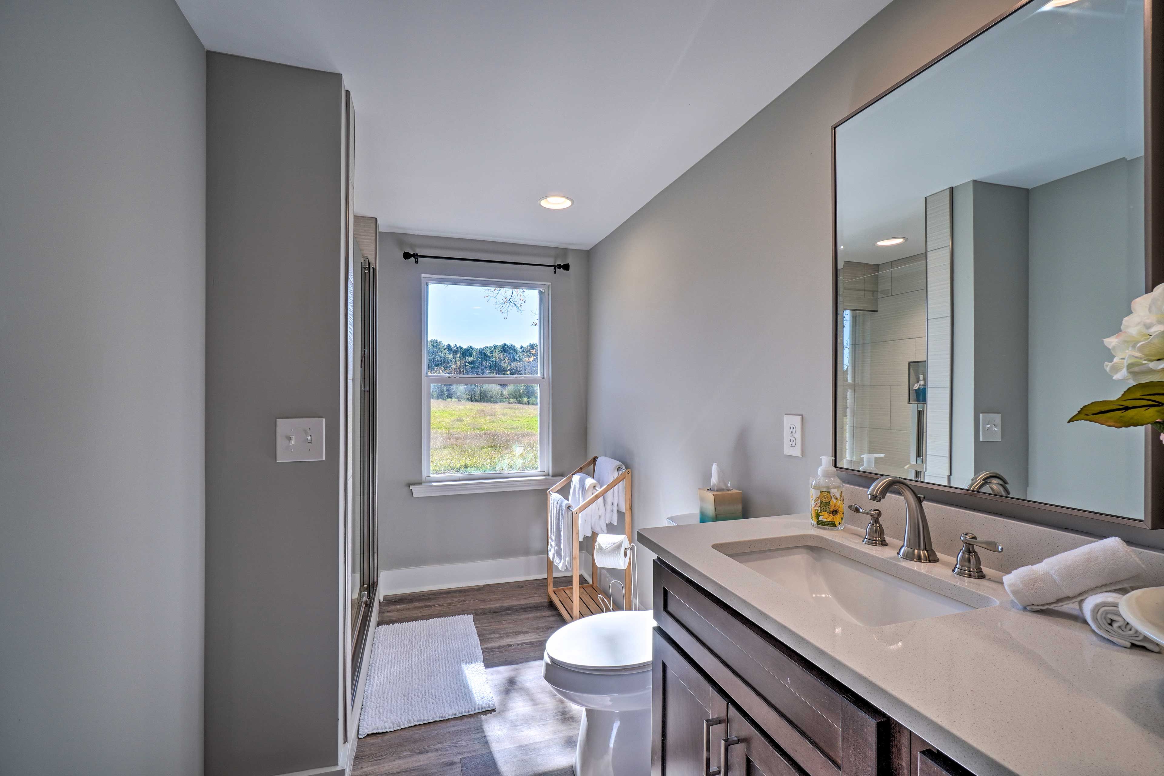 En-Suite Bathroom | Towels Provided | Complimentary Toiletries