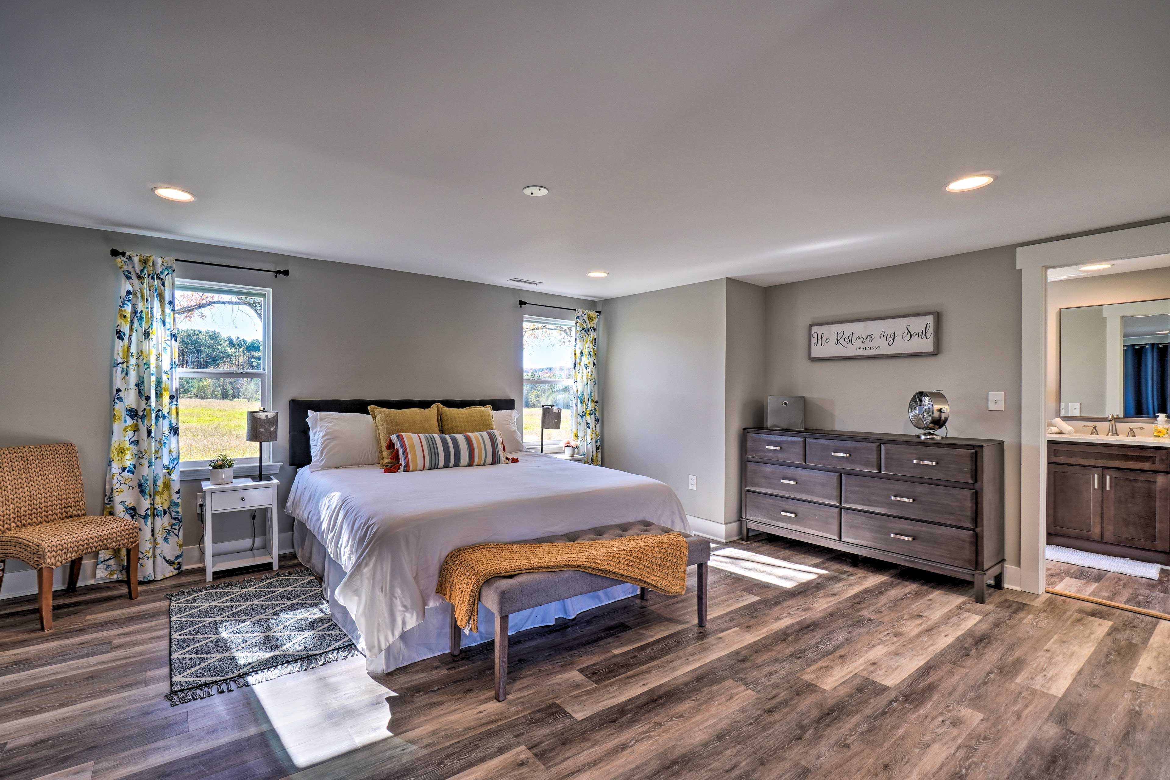Bedroom 1 | King Bed | En-Suite Bathroom