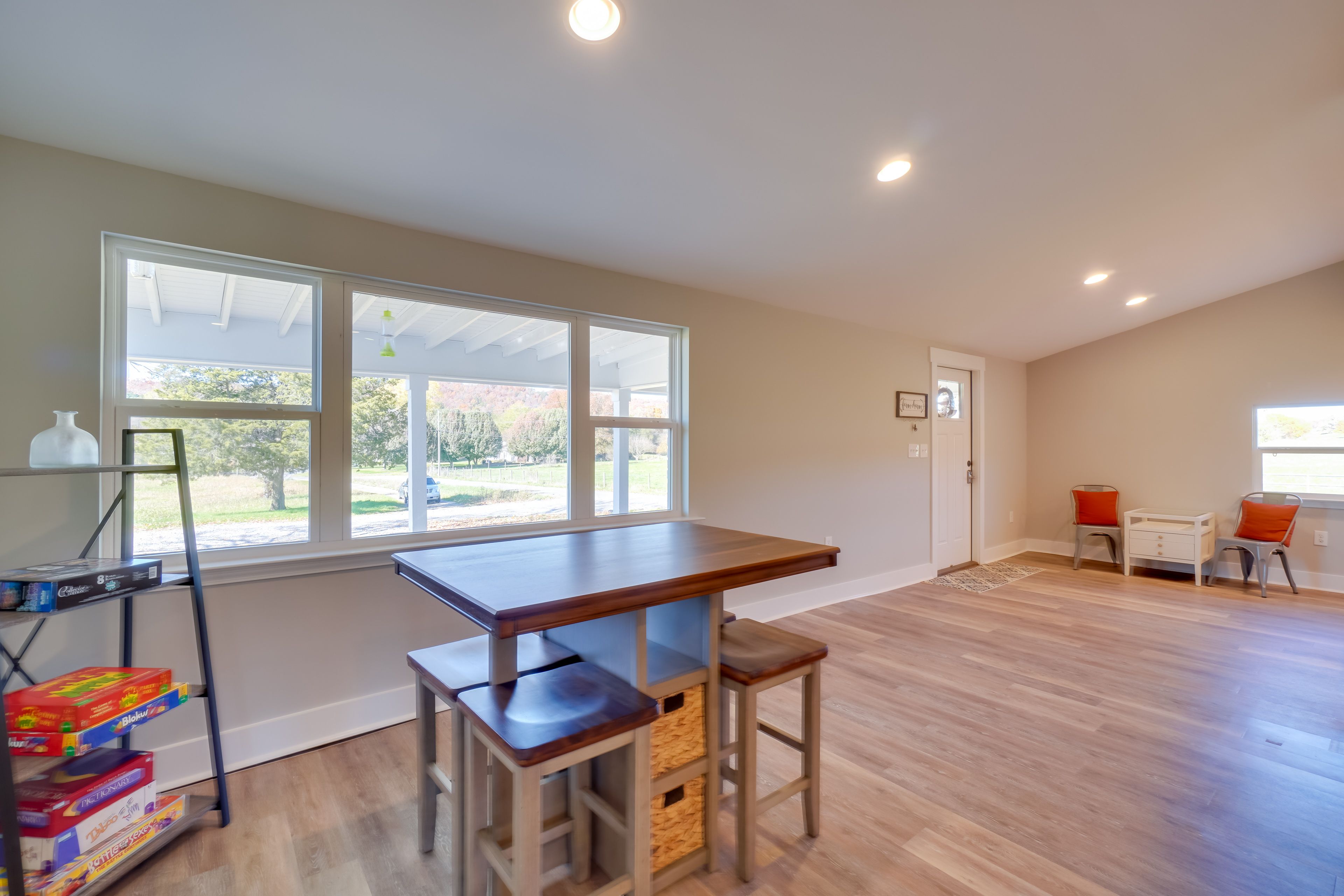 Living Room | Central A/C | Gas Fireplace | Free WiFi | Board Games