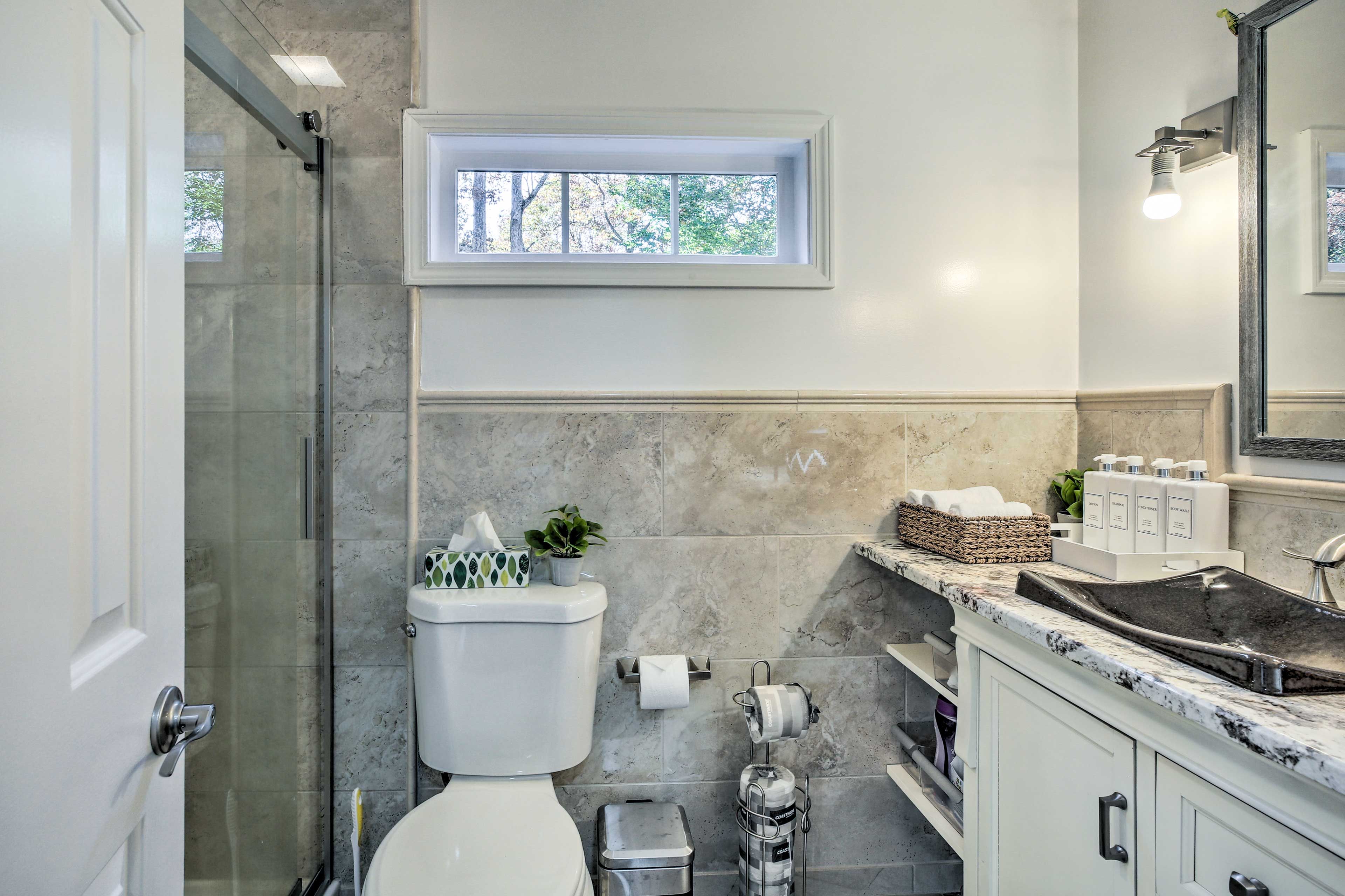 En-Suite Bathroom | Complimentary Toiletries