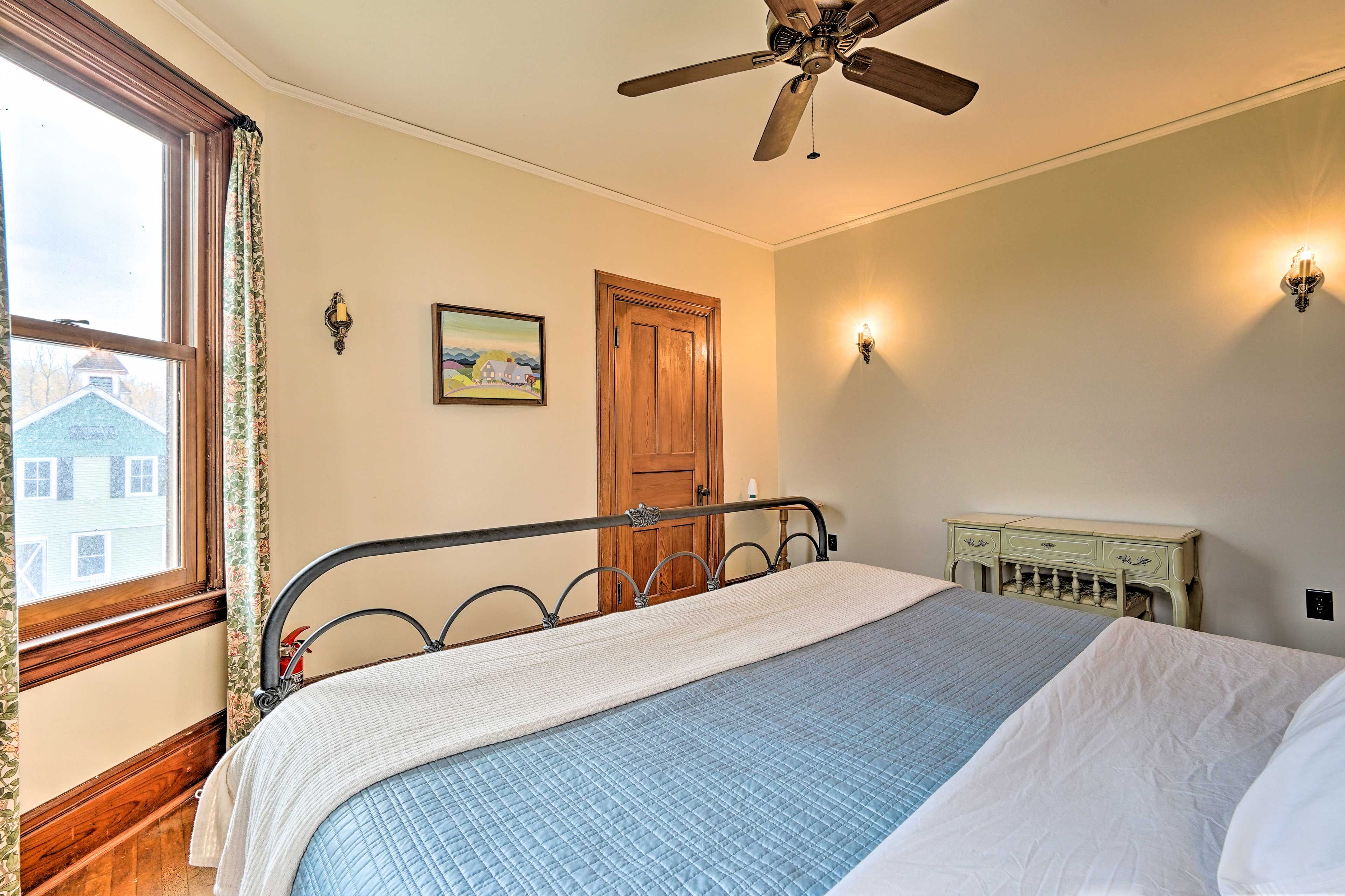 Bedroom 2 | Linens & Towels