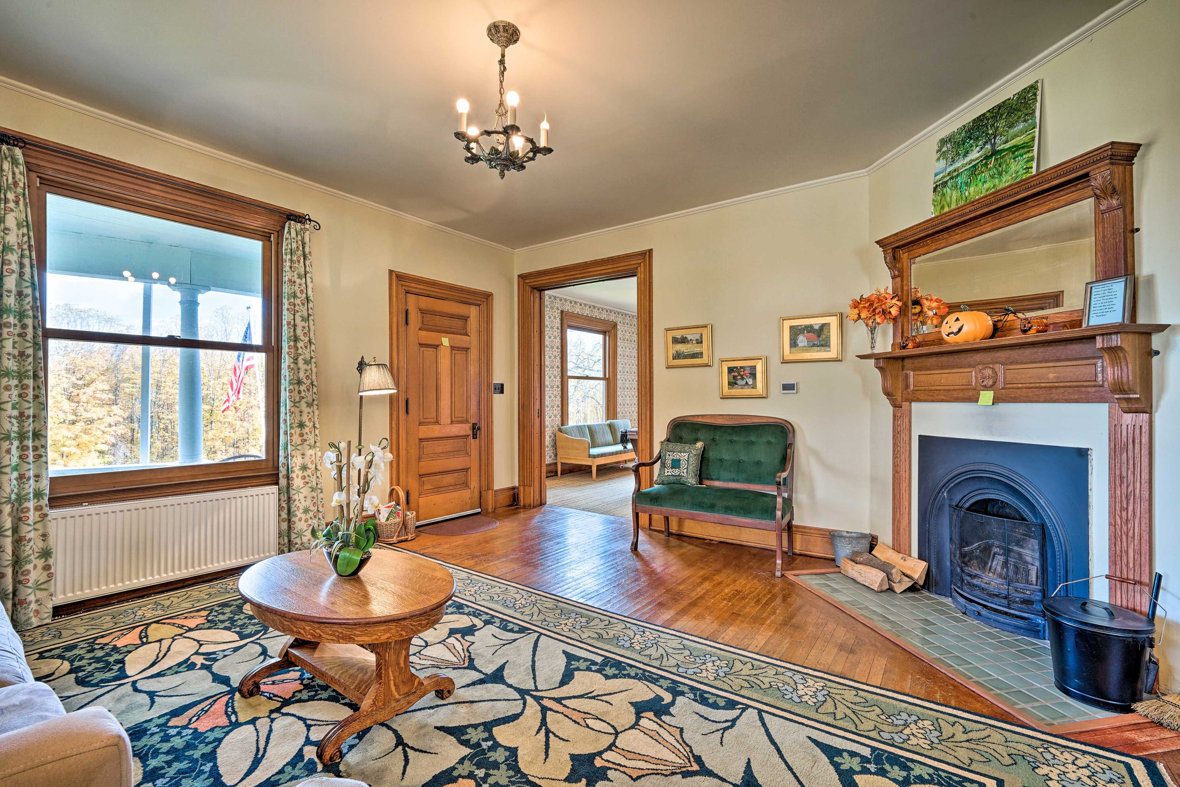 Living Room | Free WiFi | Window A/C Units | Radiators