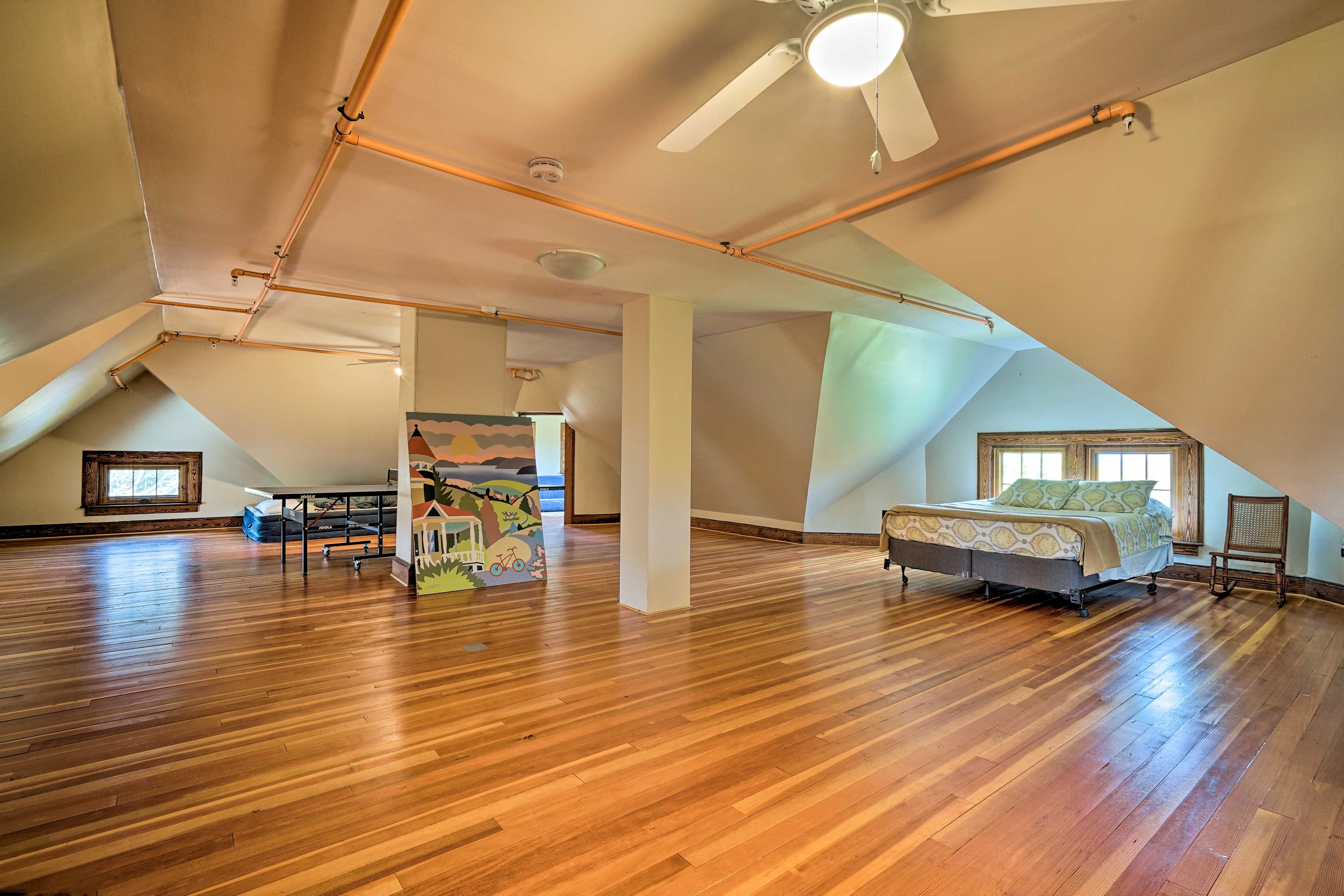 Bedroom 5 | Queen Bed | 3rd Floor Attic | Stairs Required