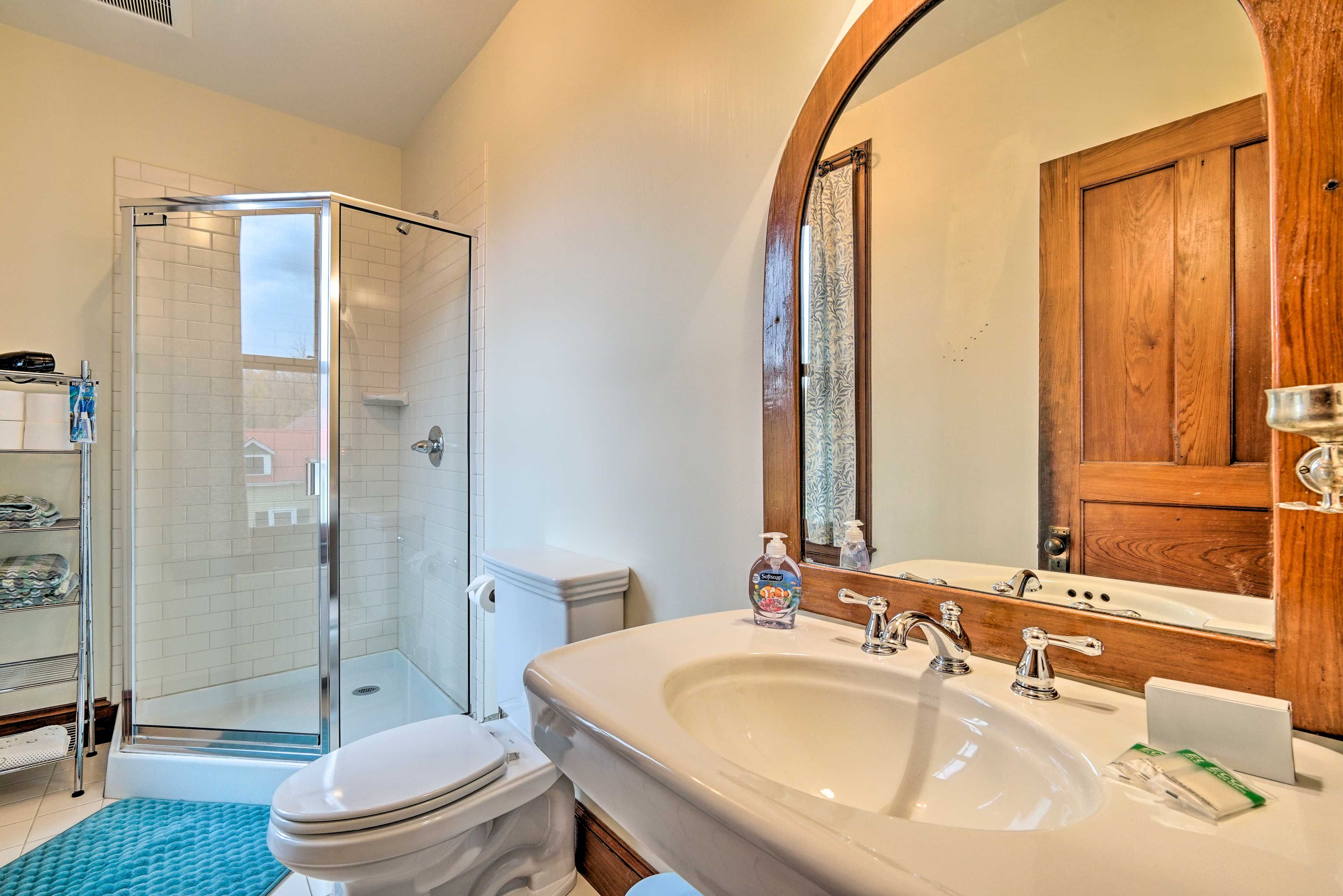 Full En-Suite Bathroom | 2nd Floor | Stairs Required