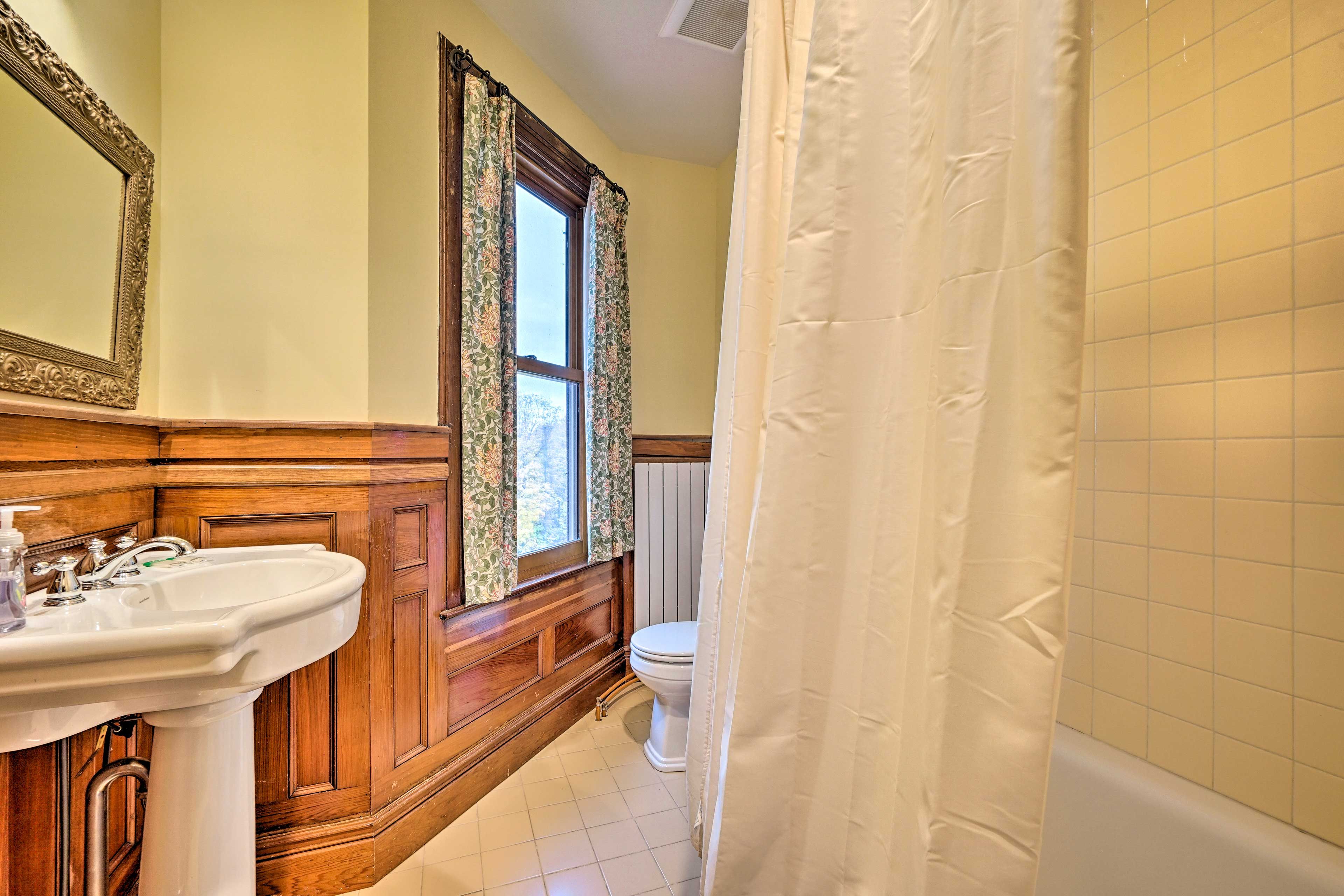 Full Bathroom | 3rd Floor | Stairs Required