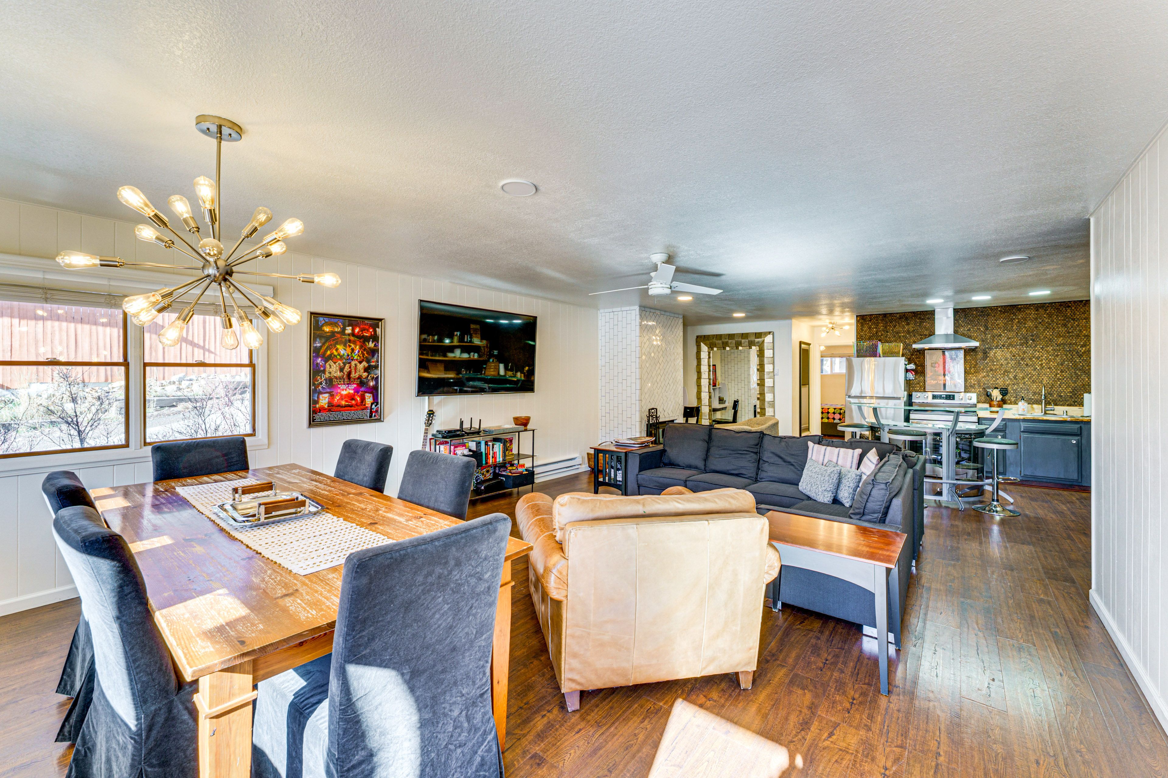 Dining Room | Dishware & Flatware Provided