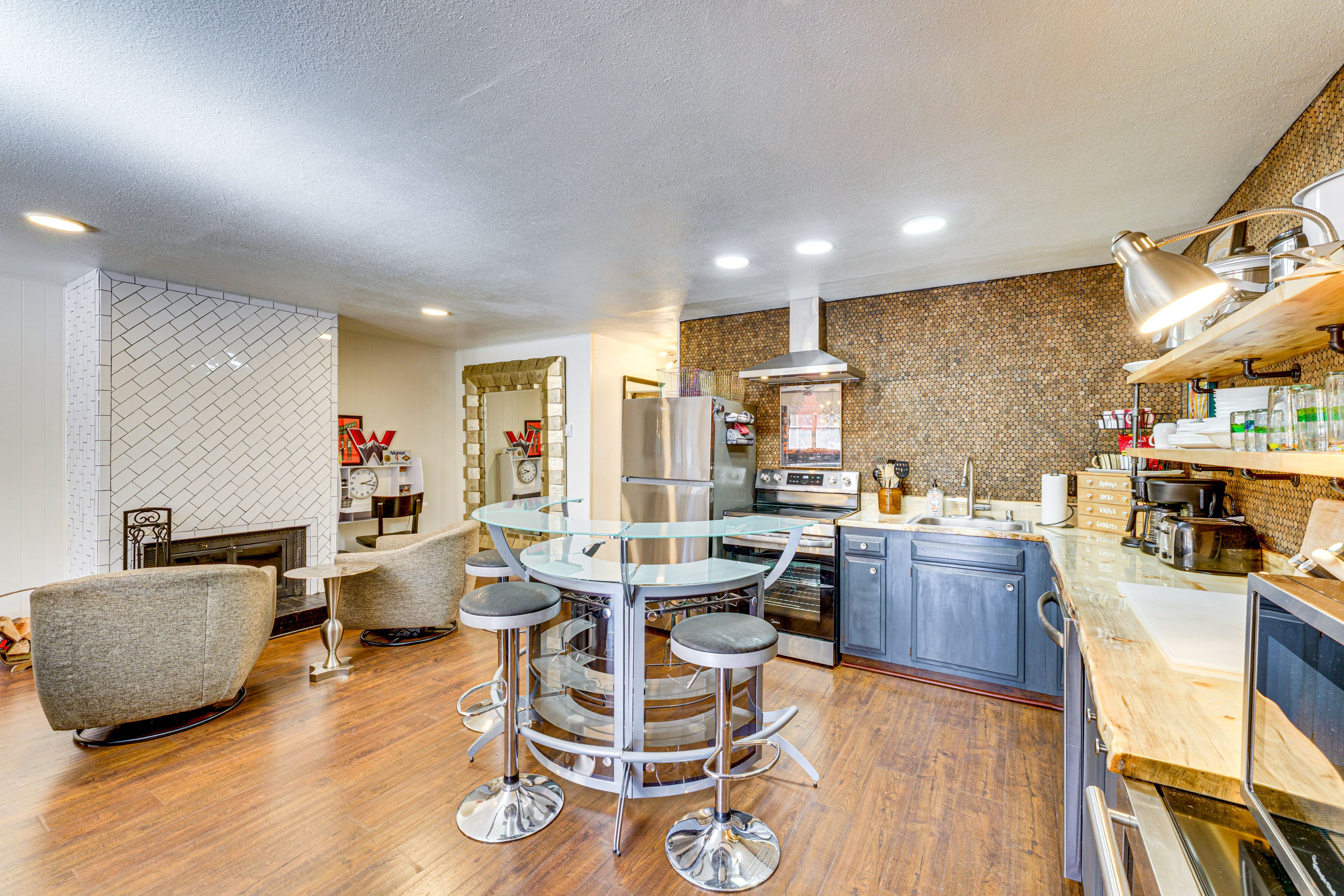 Kitchen & Sitting Area | Wood-Burning Fireplace | Workspace | Free WiFi