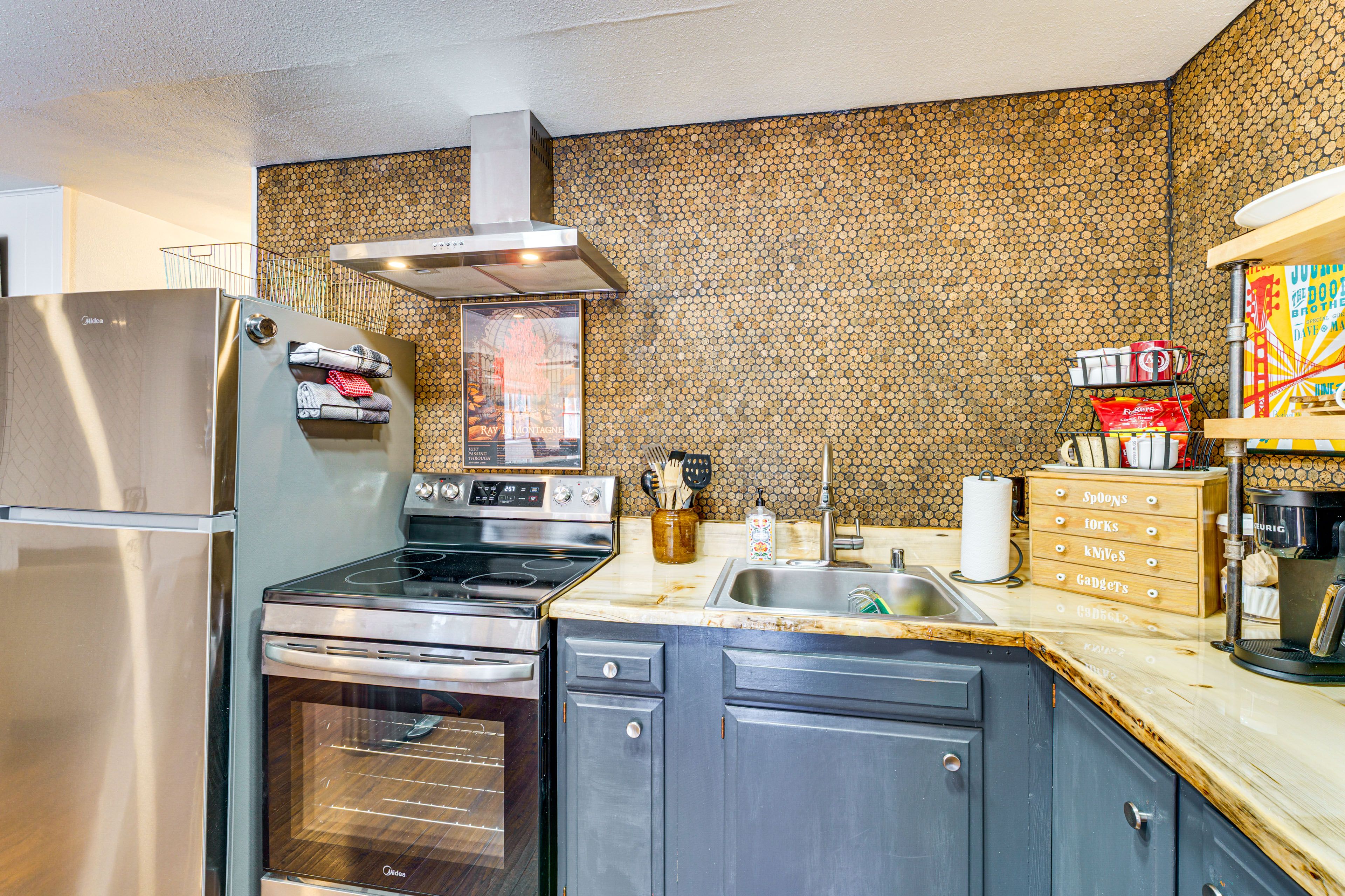Kitchen | Fully Equipped w/ Cooking Essentials