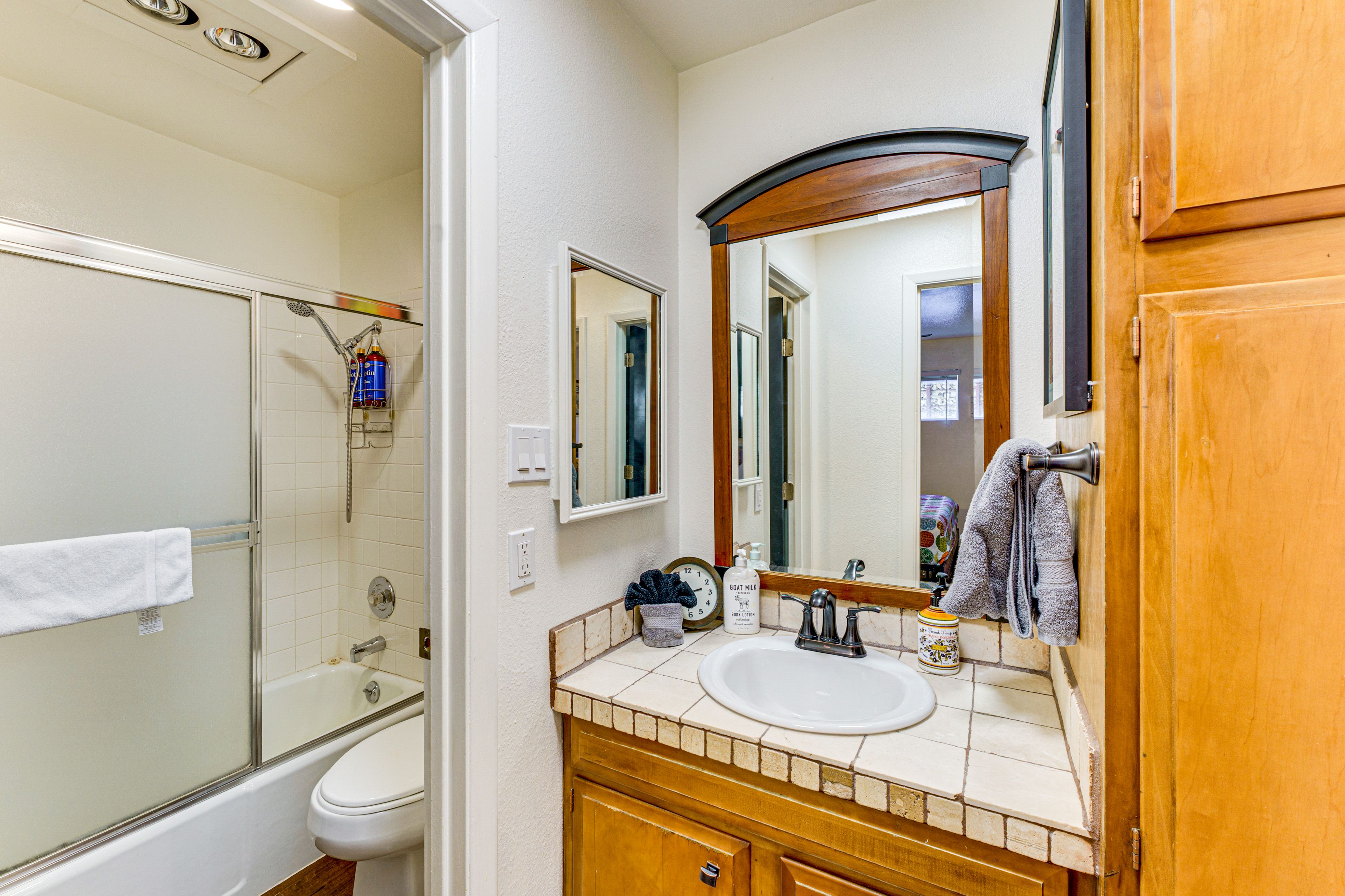 En-Suite Bathroom | Shower/Tub Combo