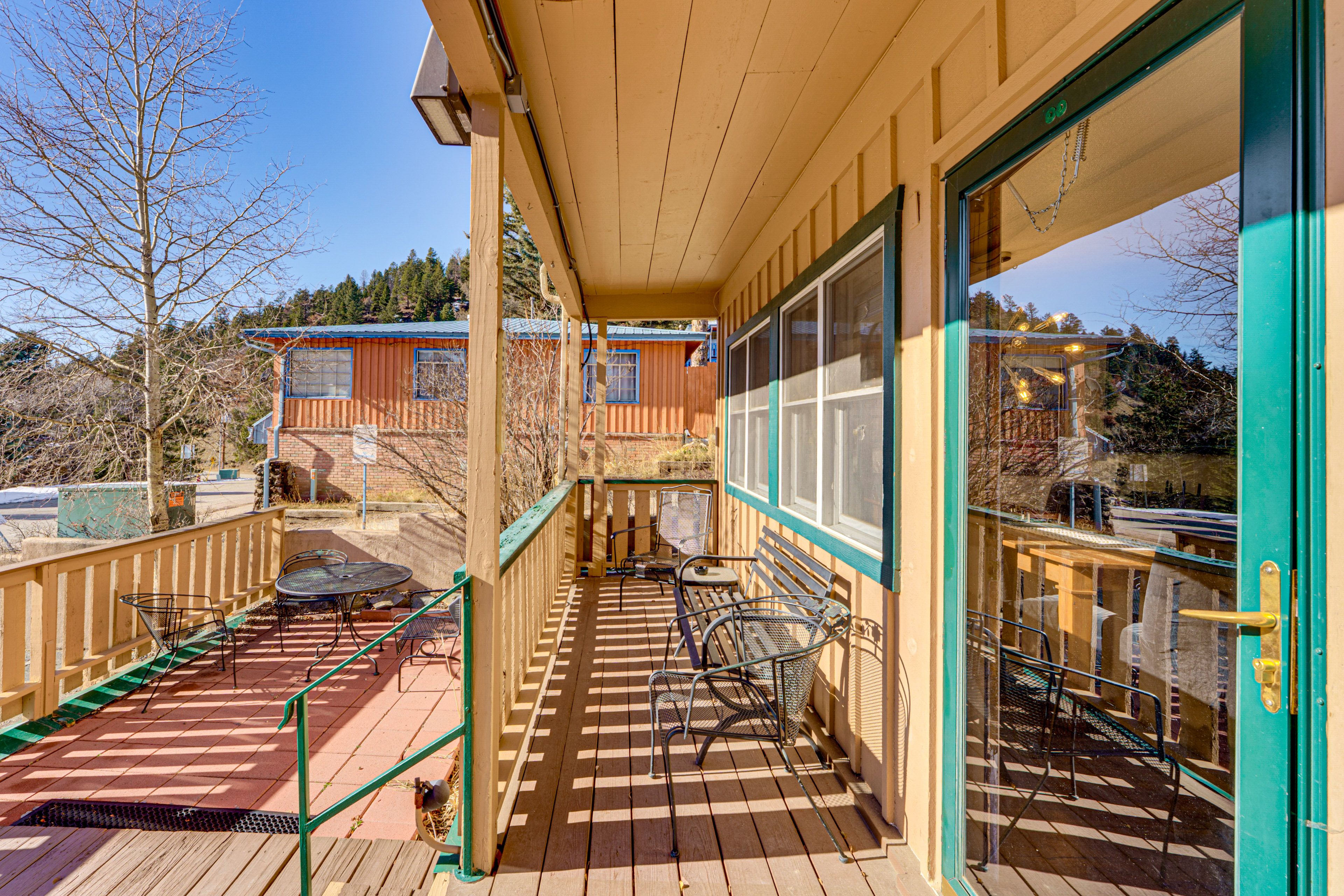 Community Amenities | Patio | Outdoor Dining | Gas Grills | Gas Fire Pit