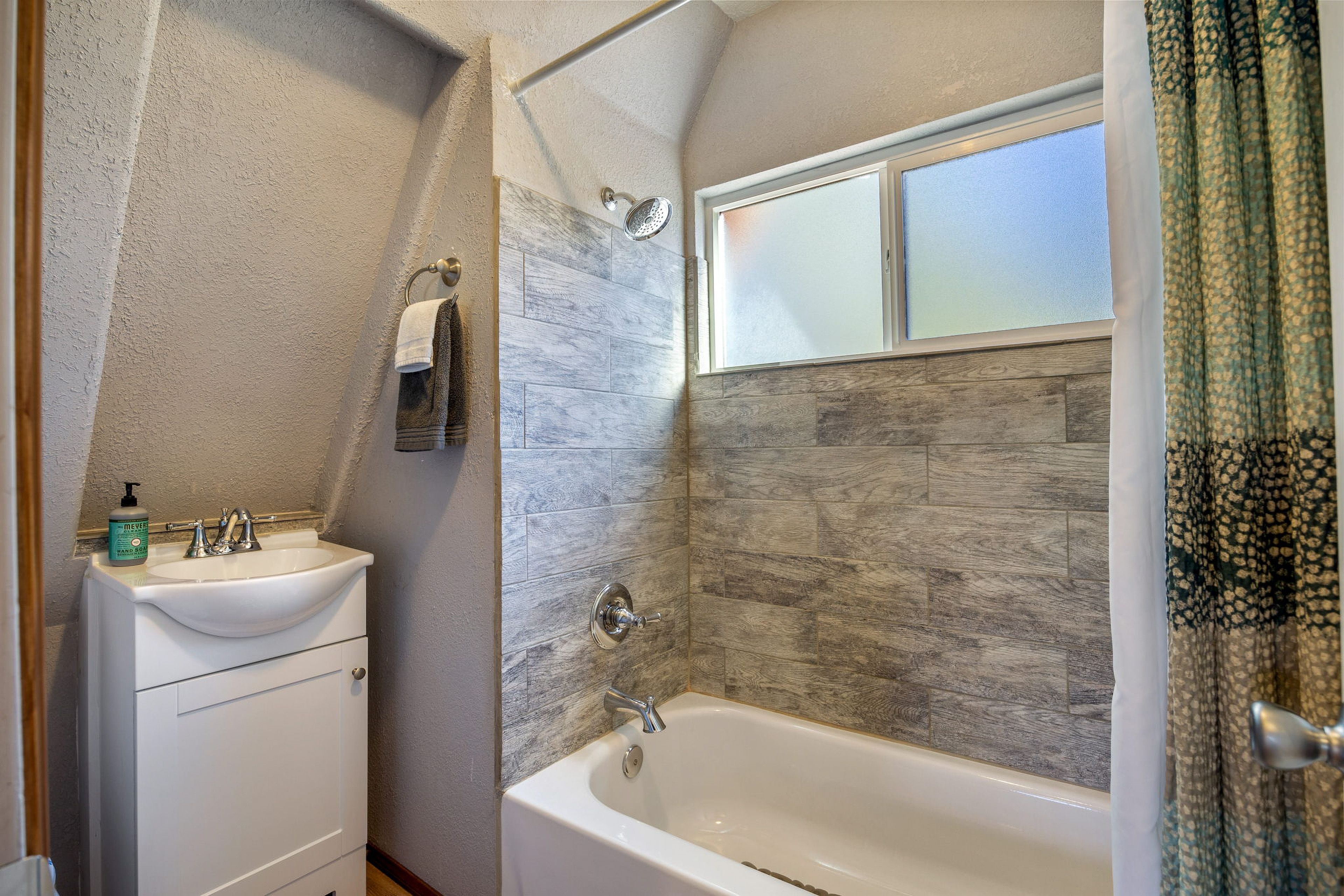 En-Suite Bathroom | Towels Provided