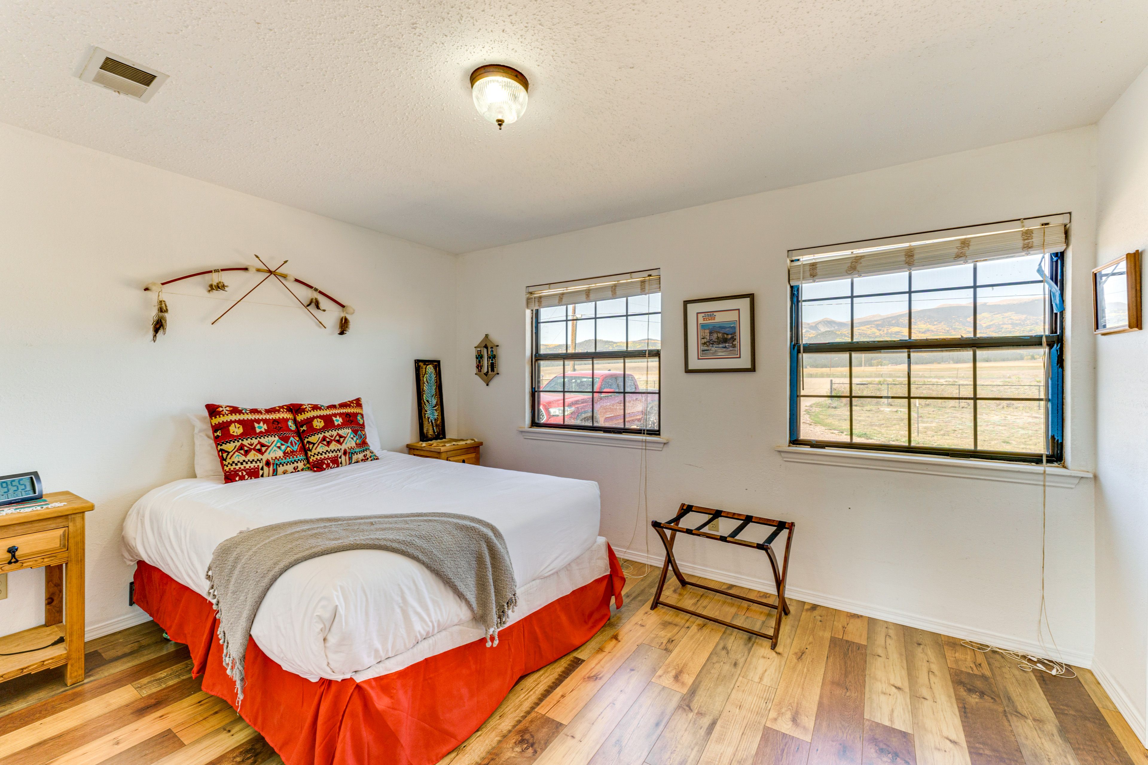 Bedroom 2 | Queen Bed
