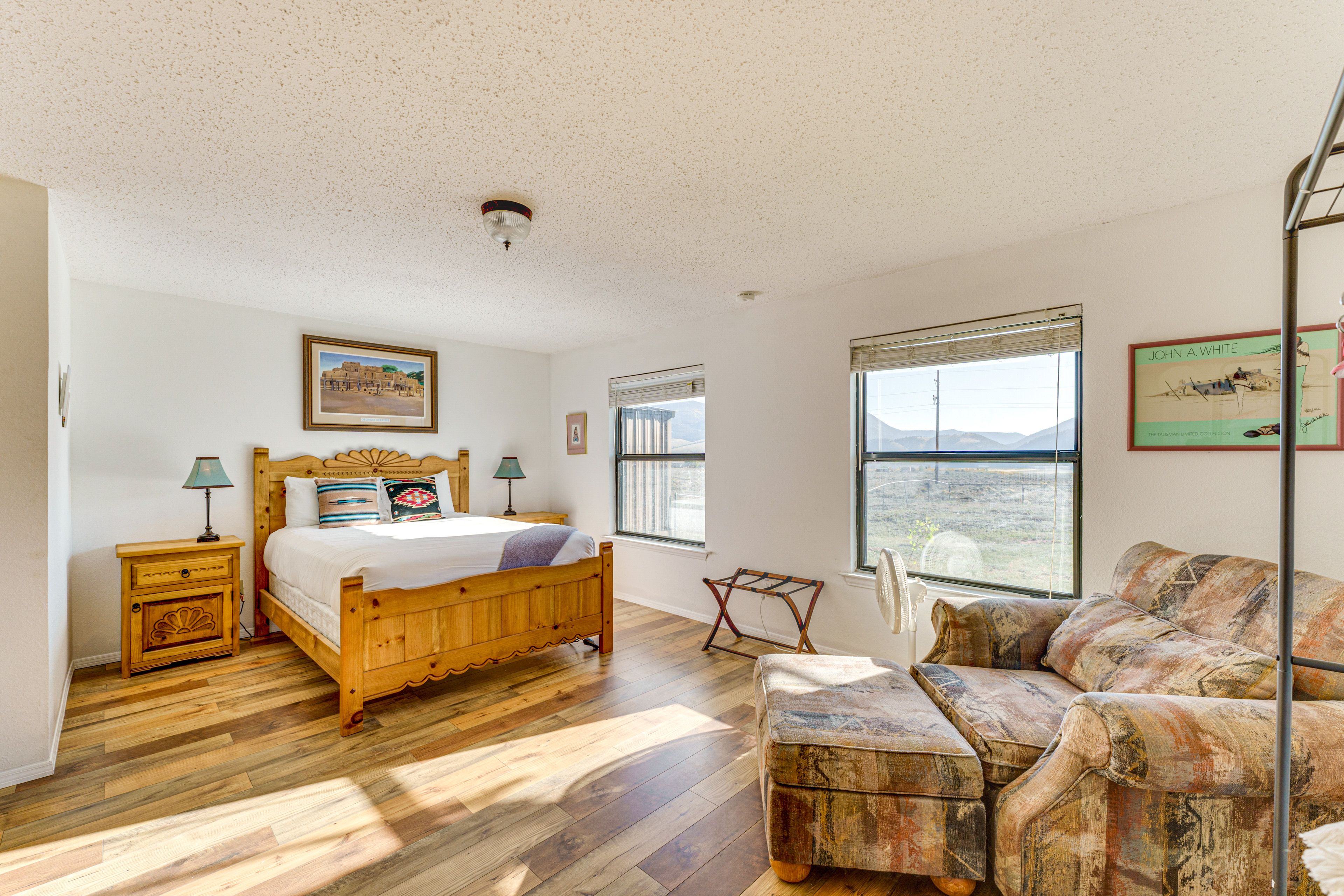 Bedroom 1 | Queen Bed | Main Floor