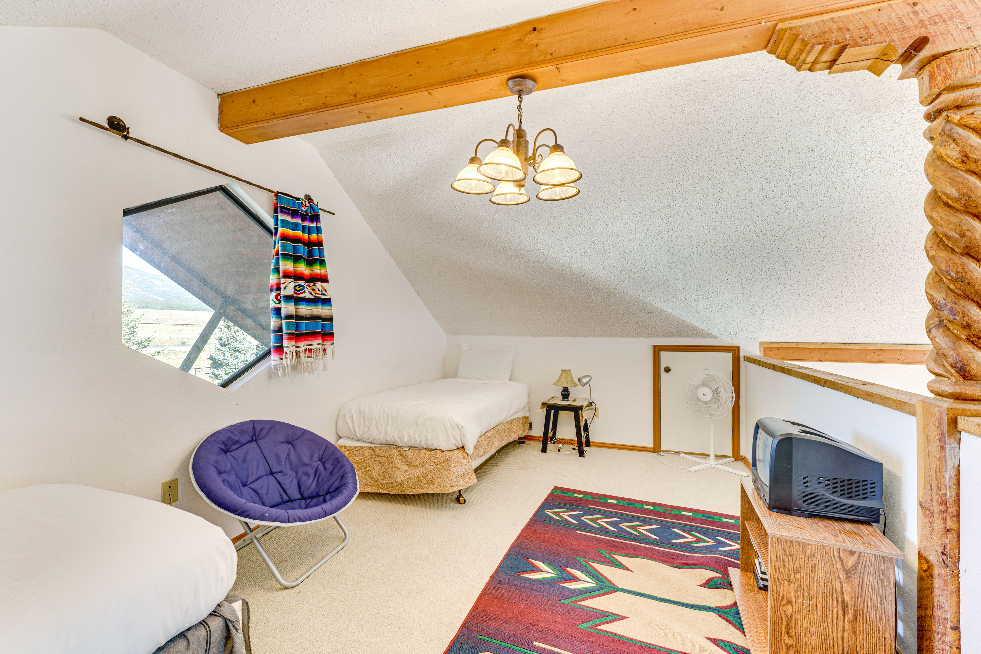 Loft | 2 Twin Beds | 2nd Floor
