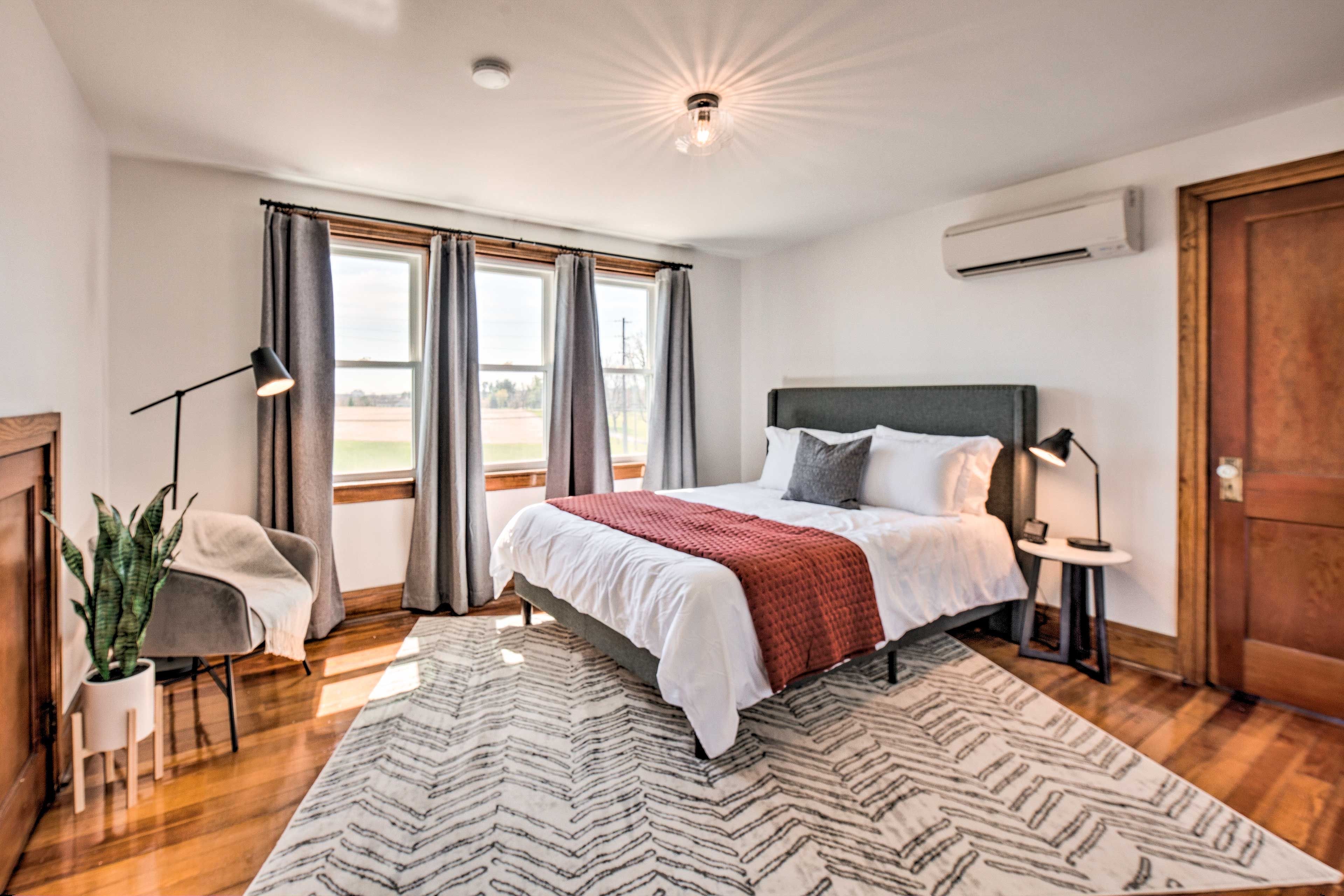 Bedroom 1 | Queen Bed | 2nd Floor | Stairs Required