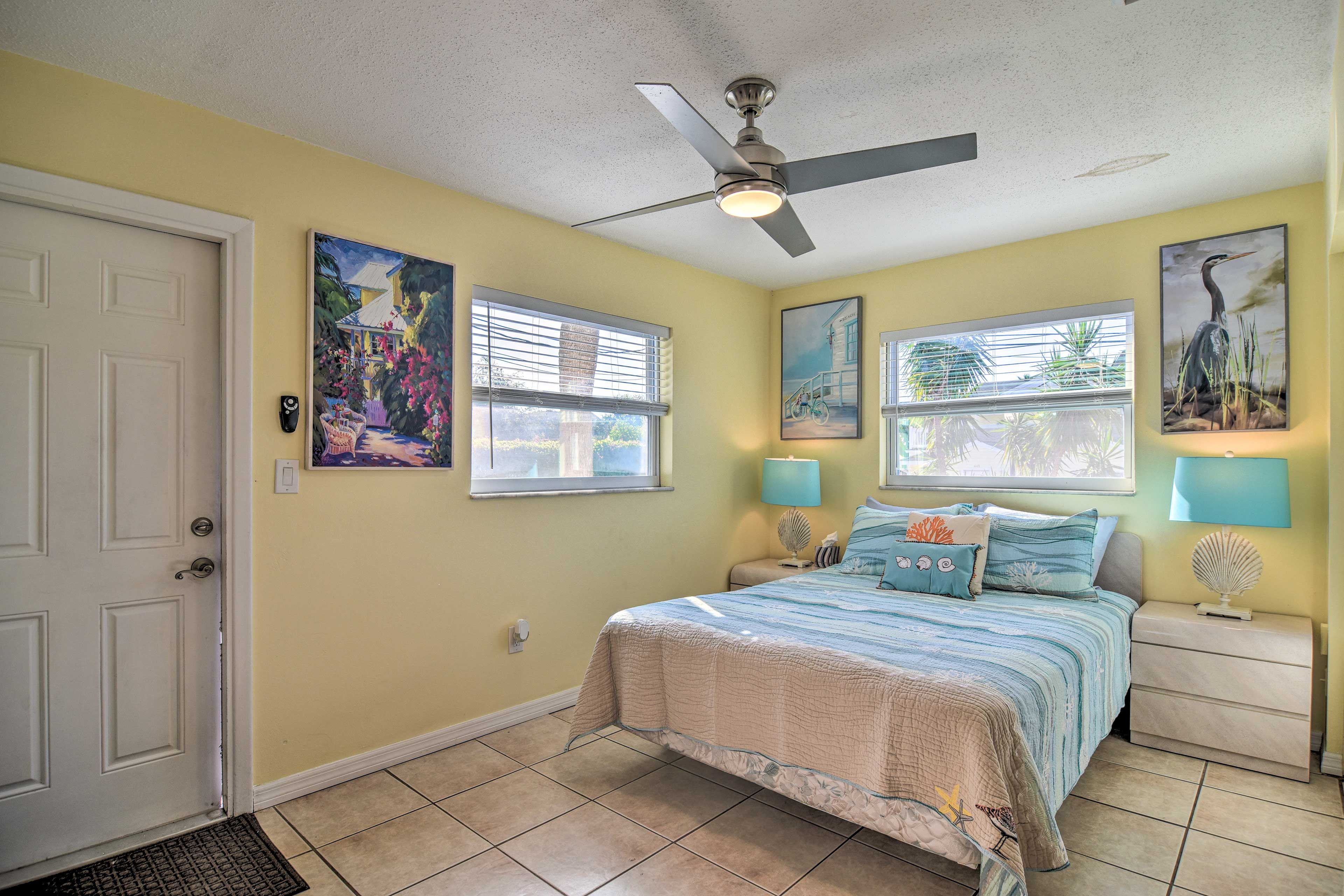 Bedroom | Queen Bed