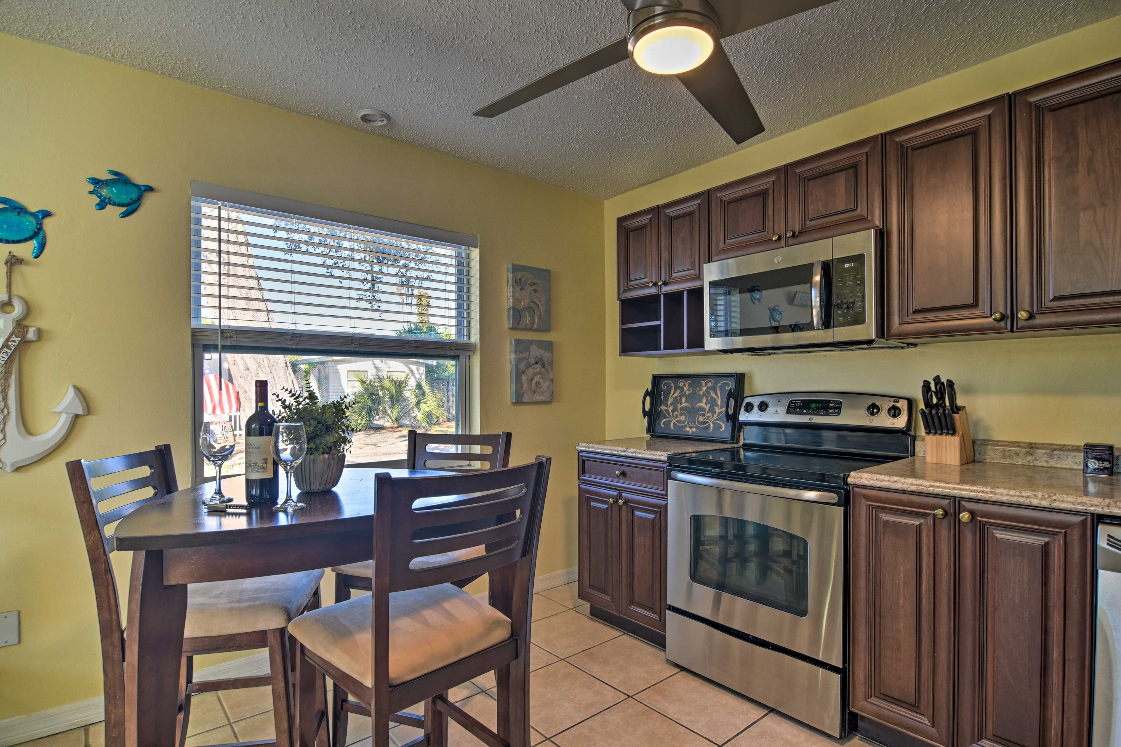 Kitchen | Fully Equipped w/ Cooking Basics