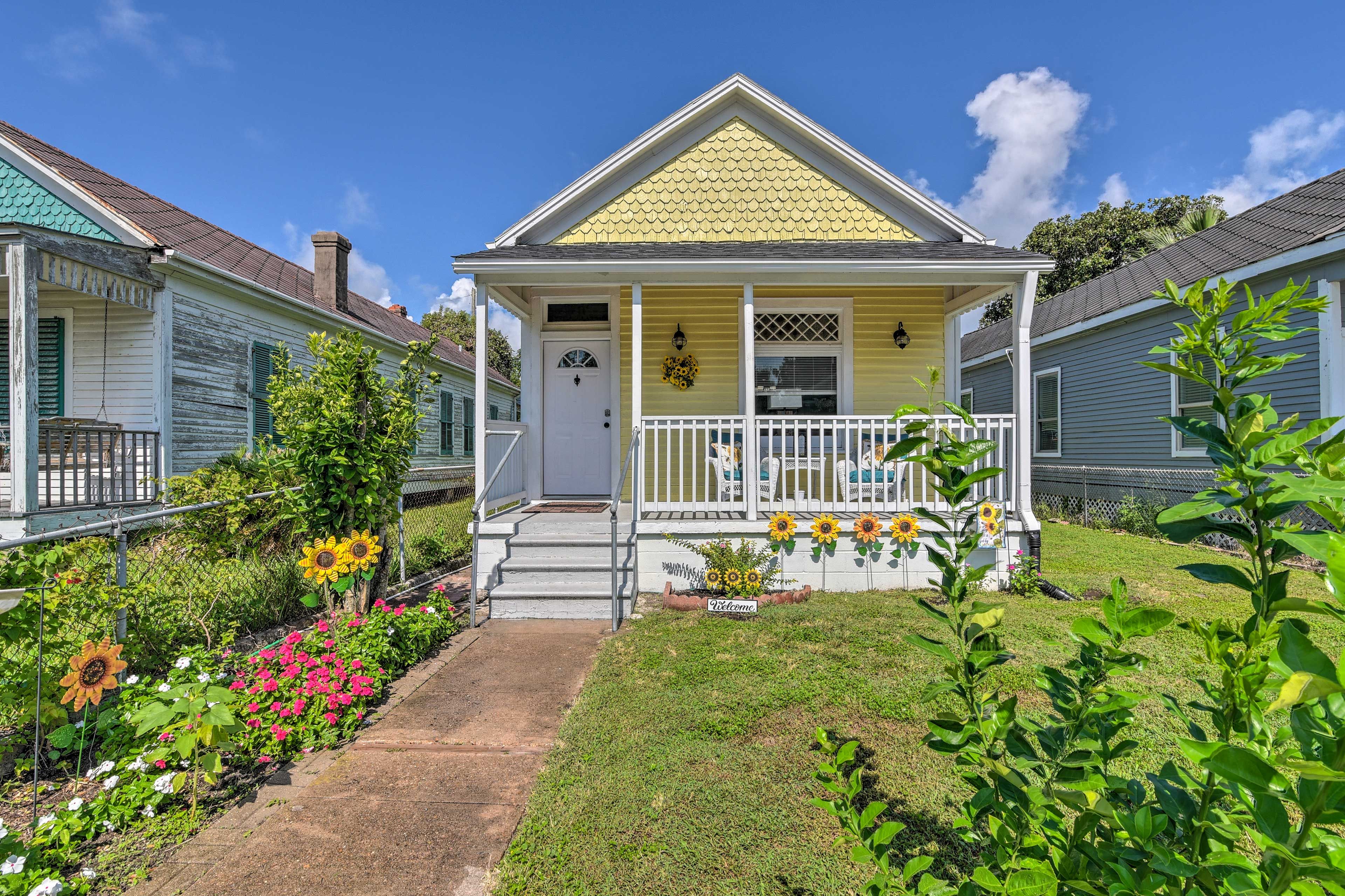 Galveston Vacation Rental | 2BR | 2BA | 1,050 Sq Ft | 3 Steps to Access
