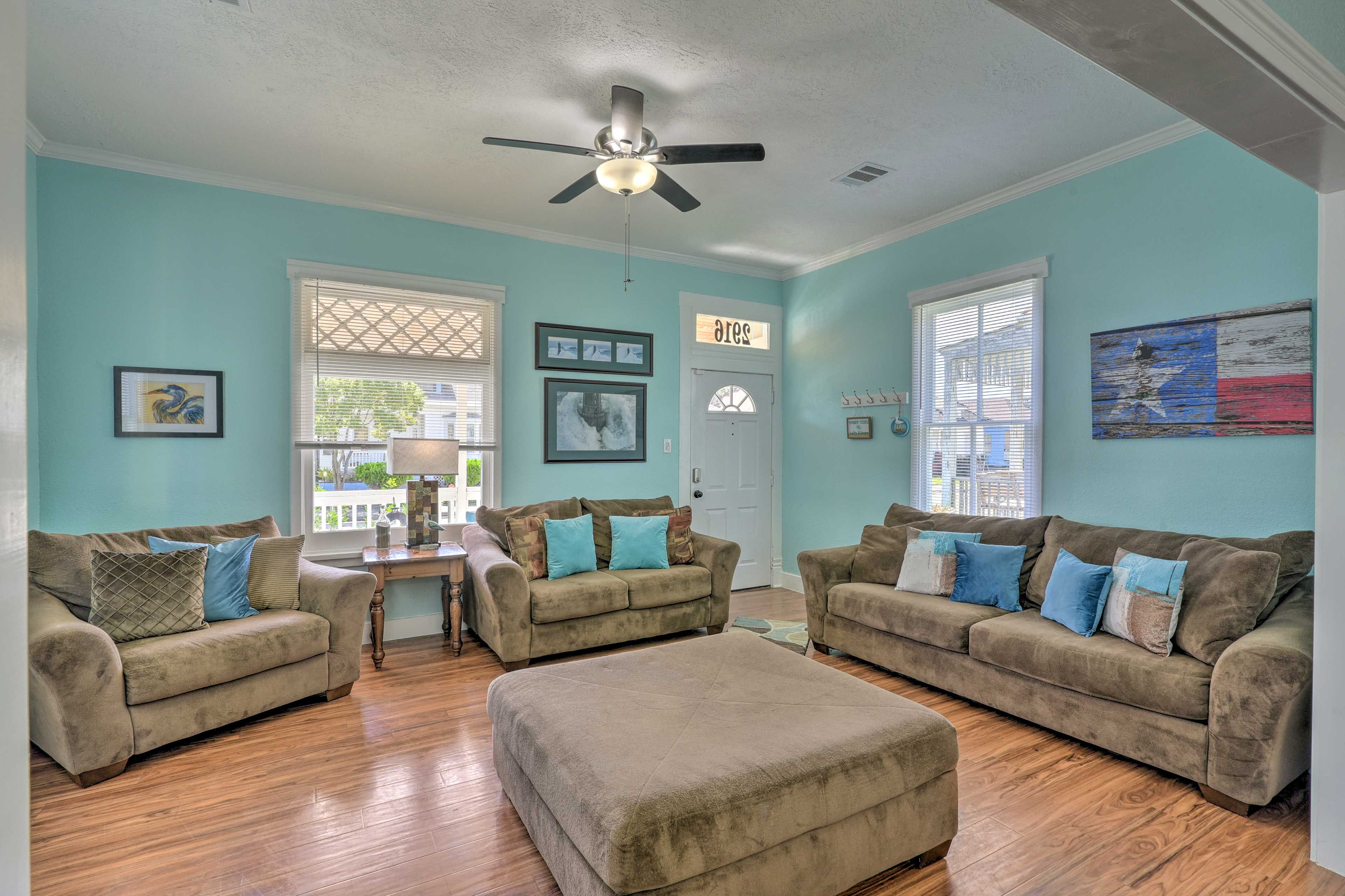Living Room | 2 Sleeper Sofas | Smart TV