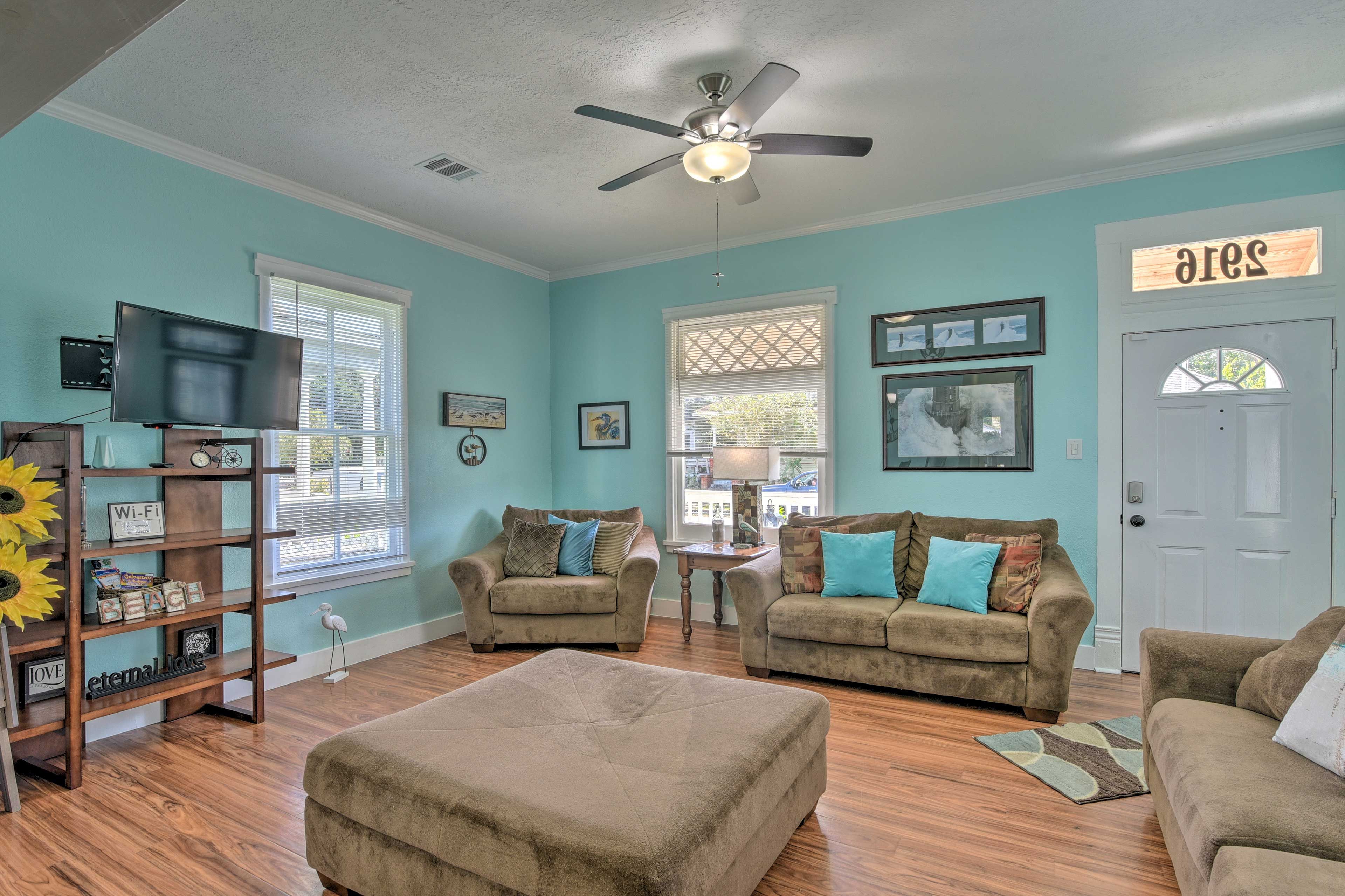 Living Room | Free WiFi | Central A/C